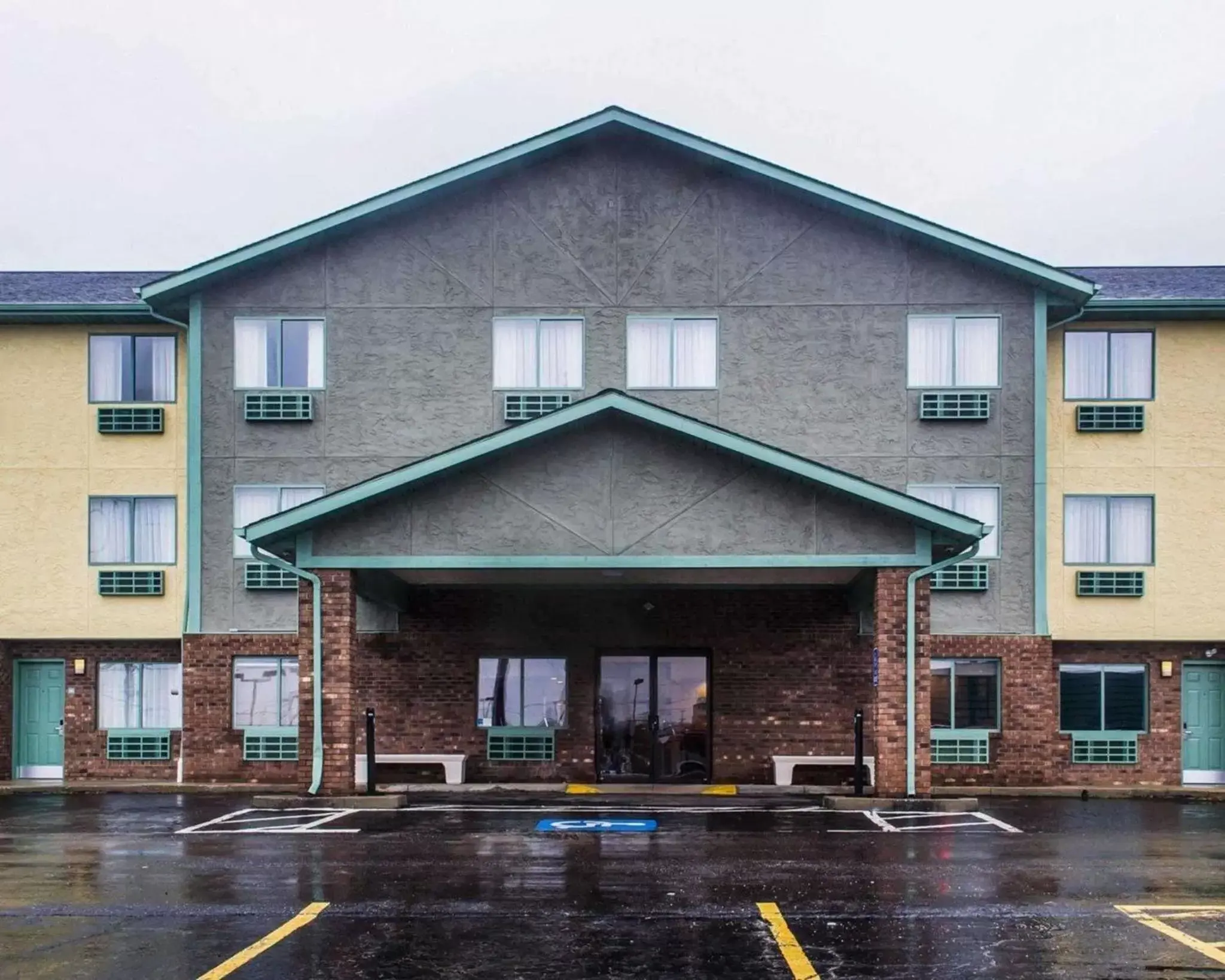 Property Building in Quality Inn Streetsboro