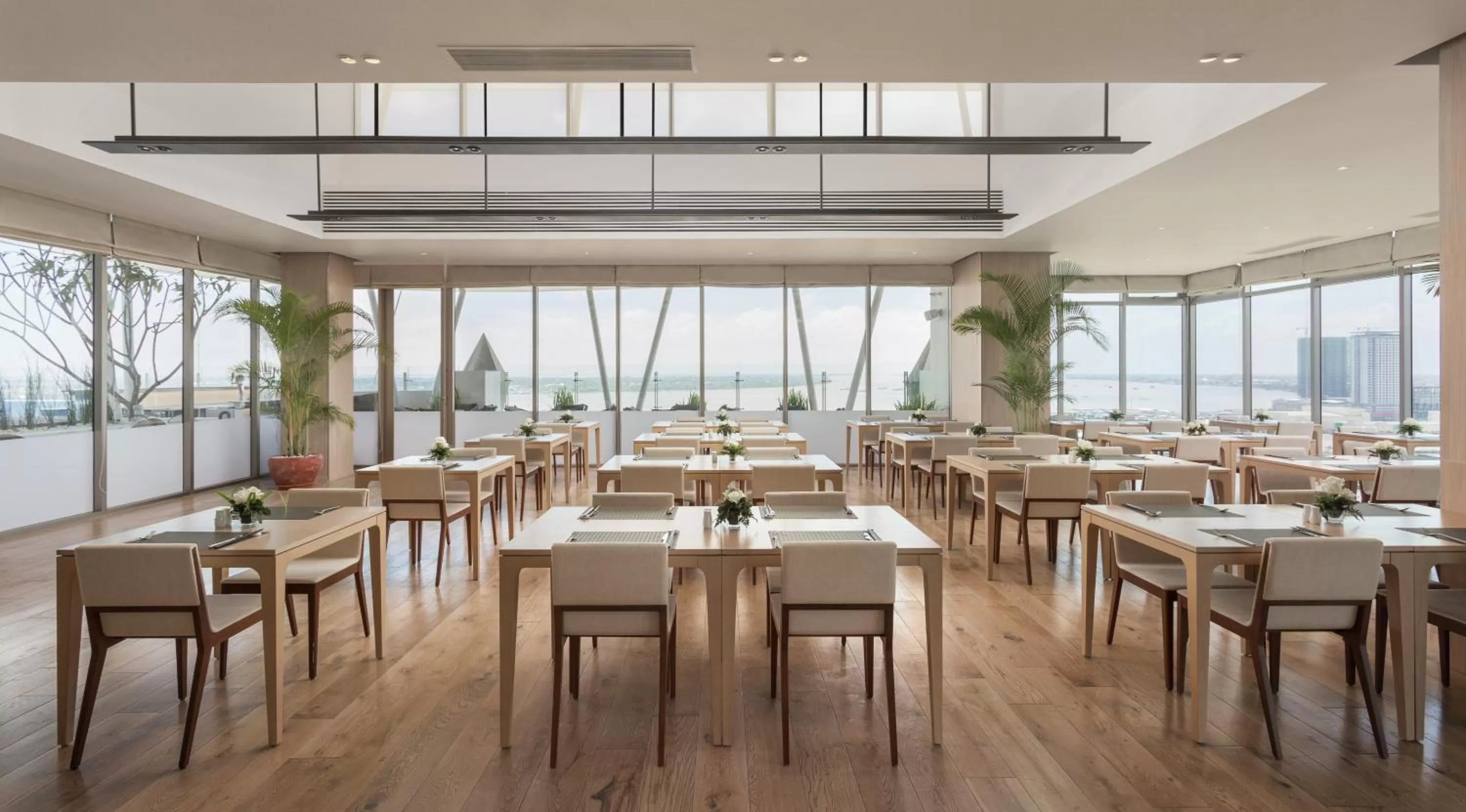 Restaurant/places to eat in Hotel Emion Phnom Penh