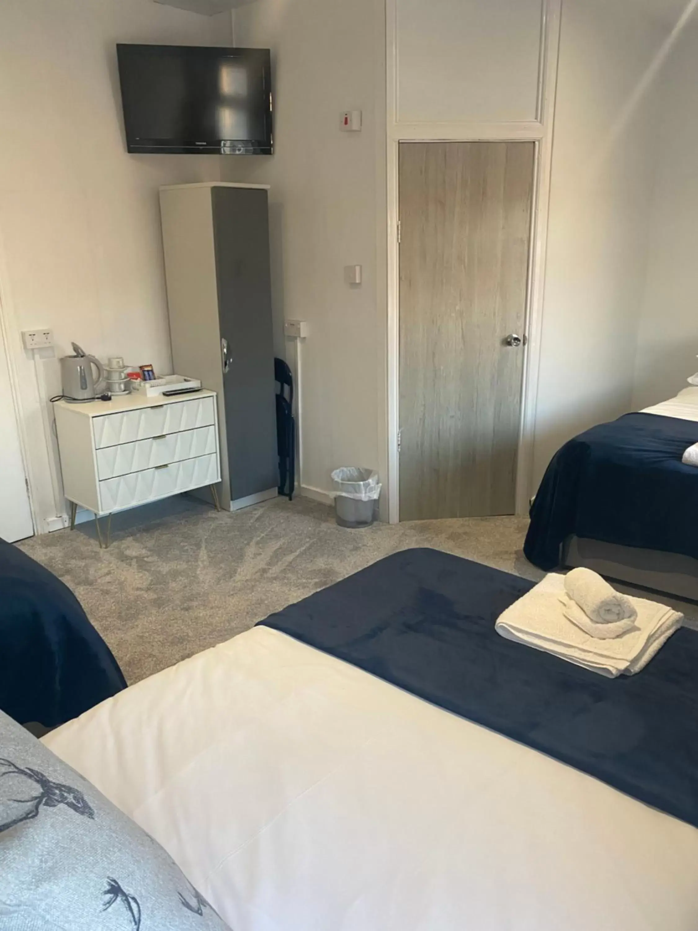 Family Room with Bathroom in The Cosy Nook Family Room with Bathroom in The Cosy Nook