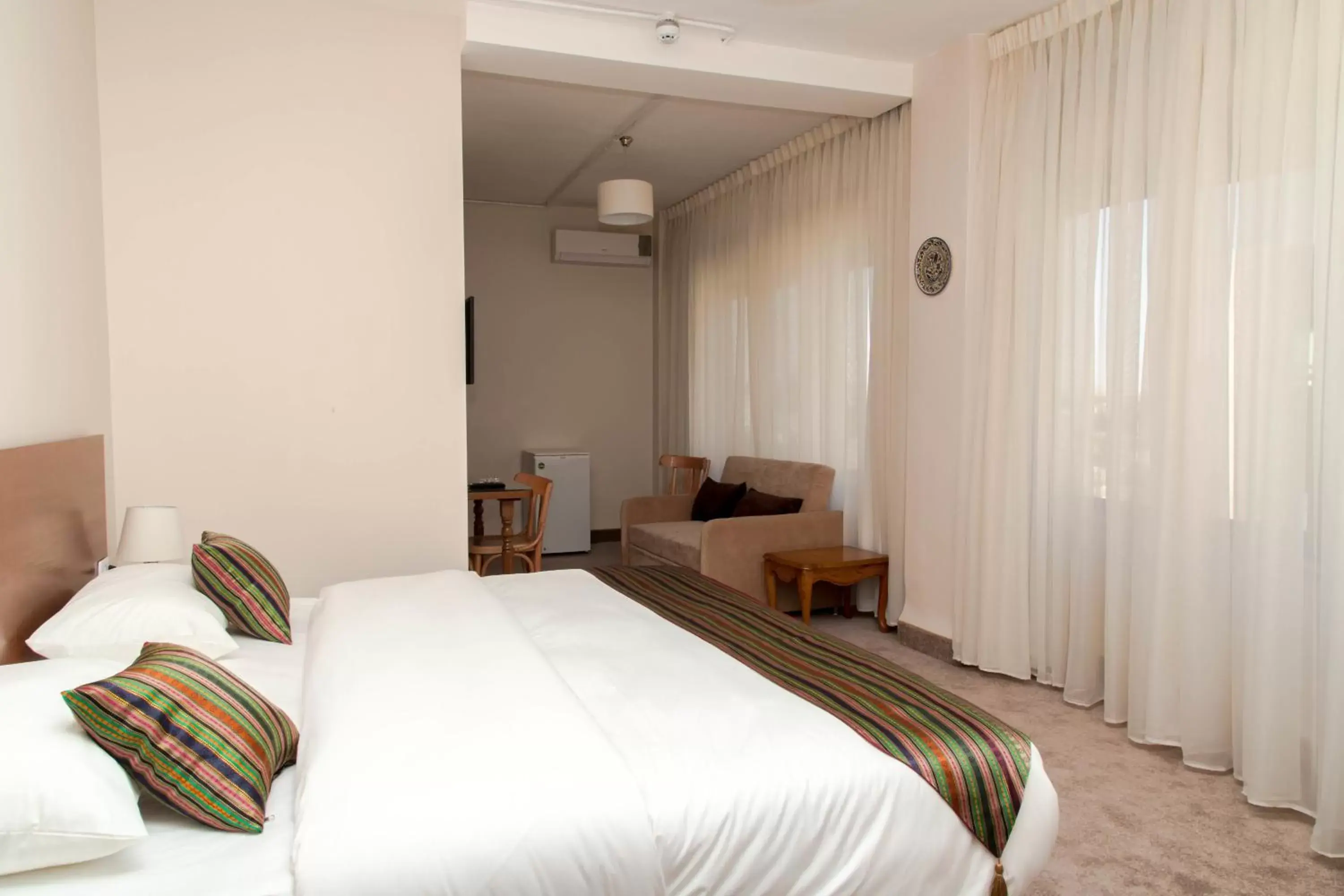 Photo of the whole room, Bed in Antika Amman Hotel