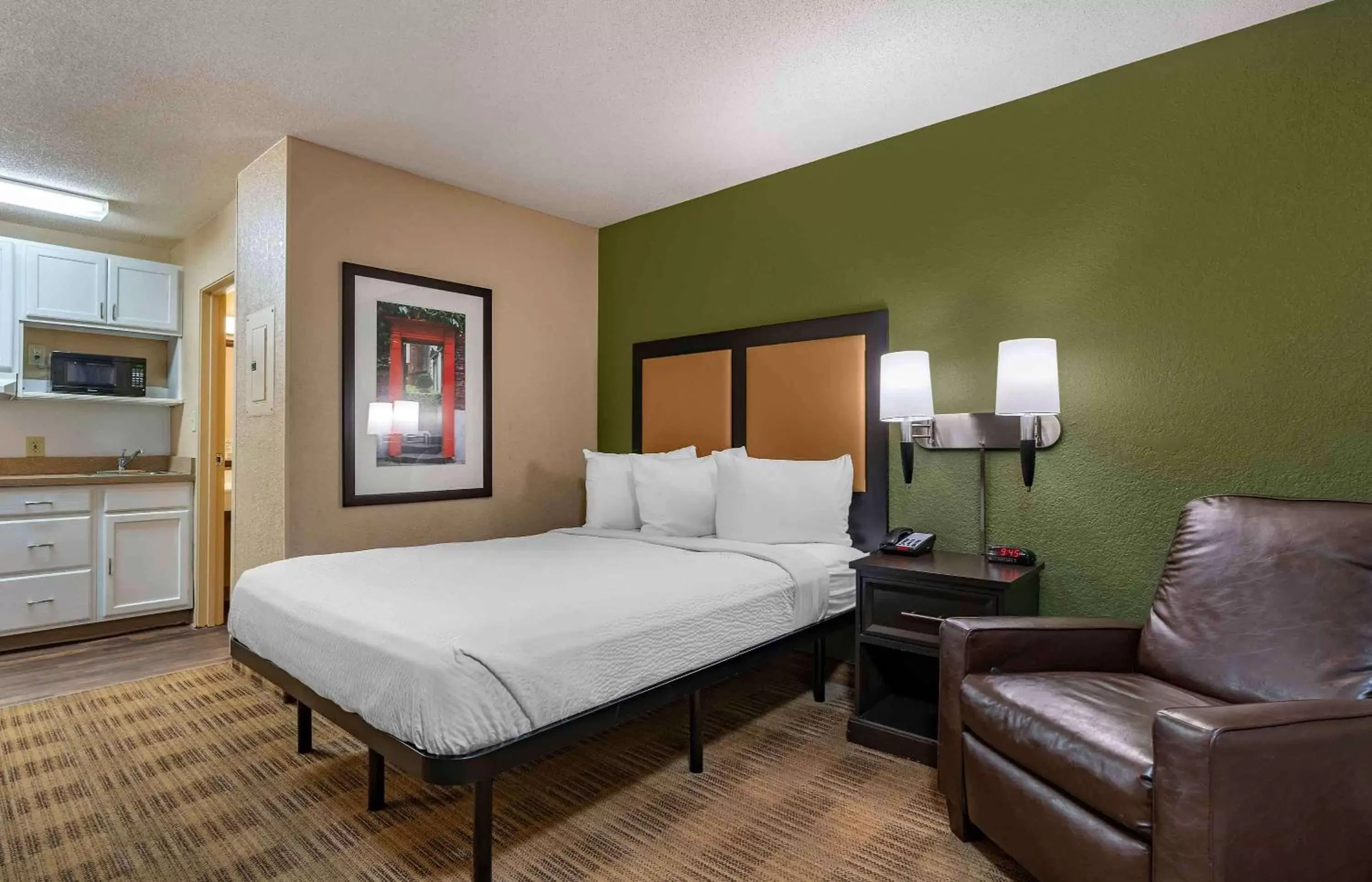 Bedroom, Bed in Extended Stay America Suites - Lexington - Nicholasville Road