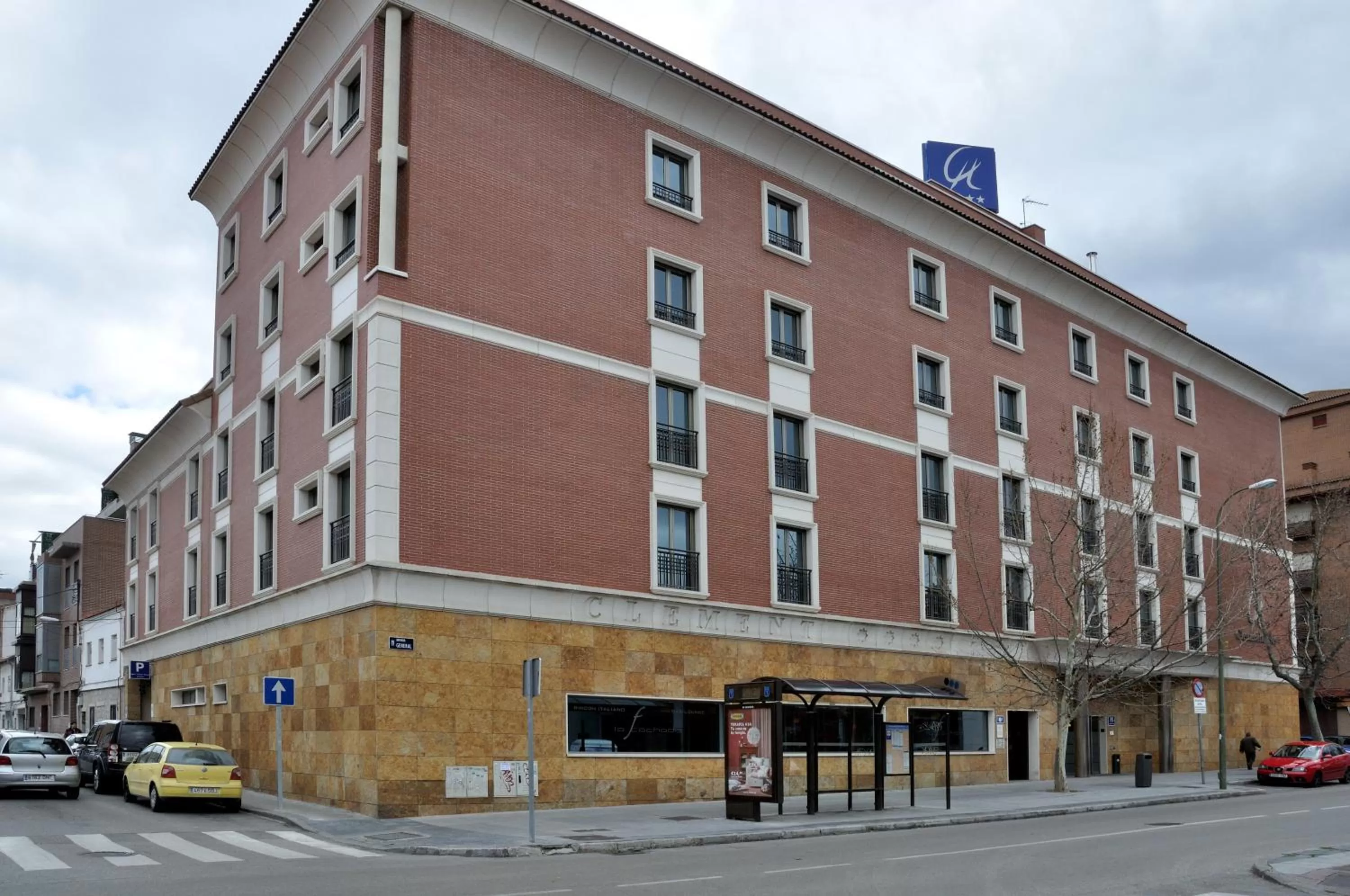 Facade/entrance in Clement Barajas