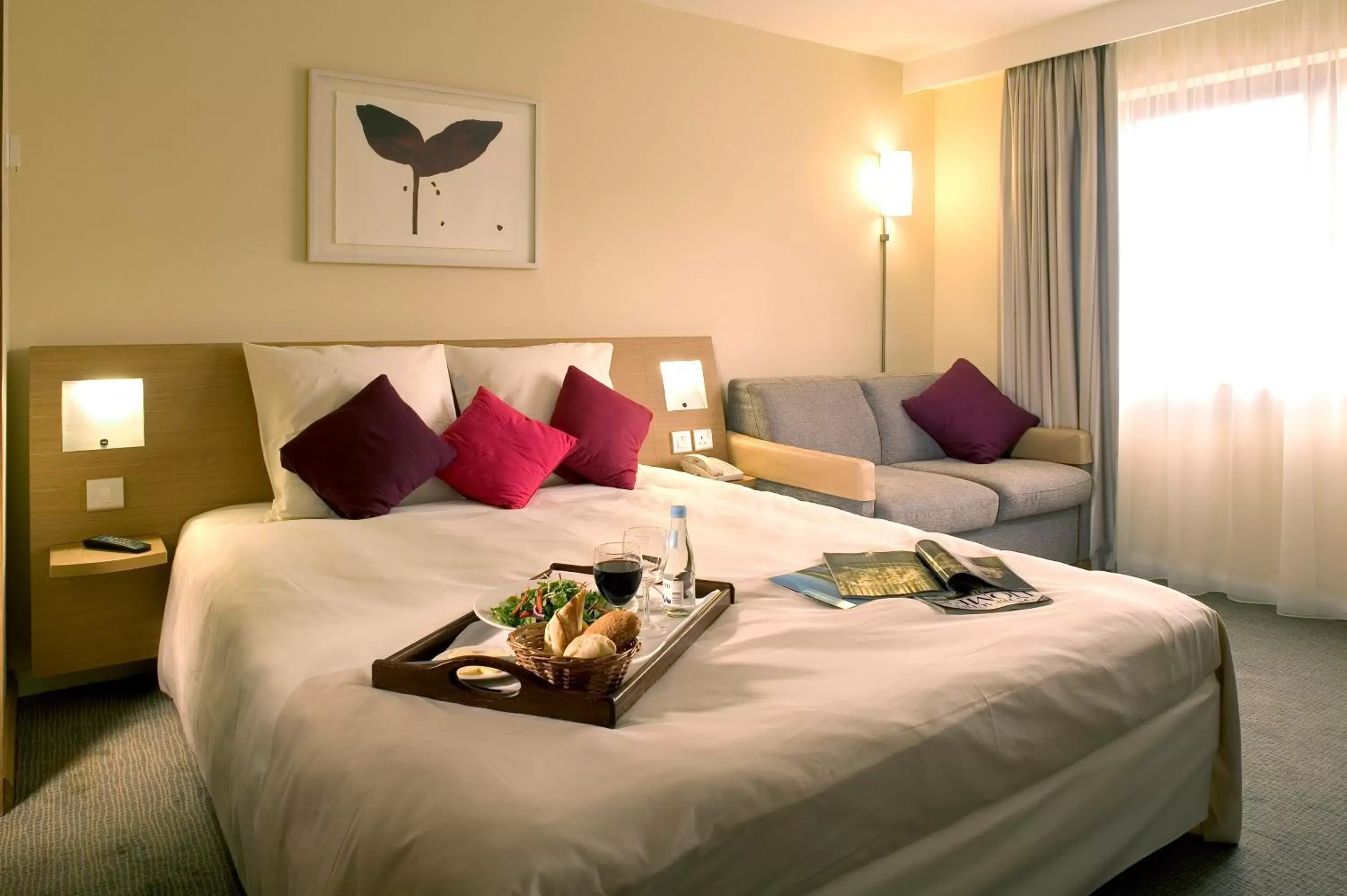 room service, Bed in Novotel London Greenwich