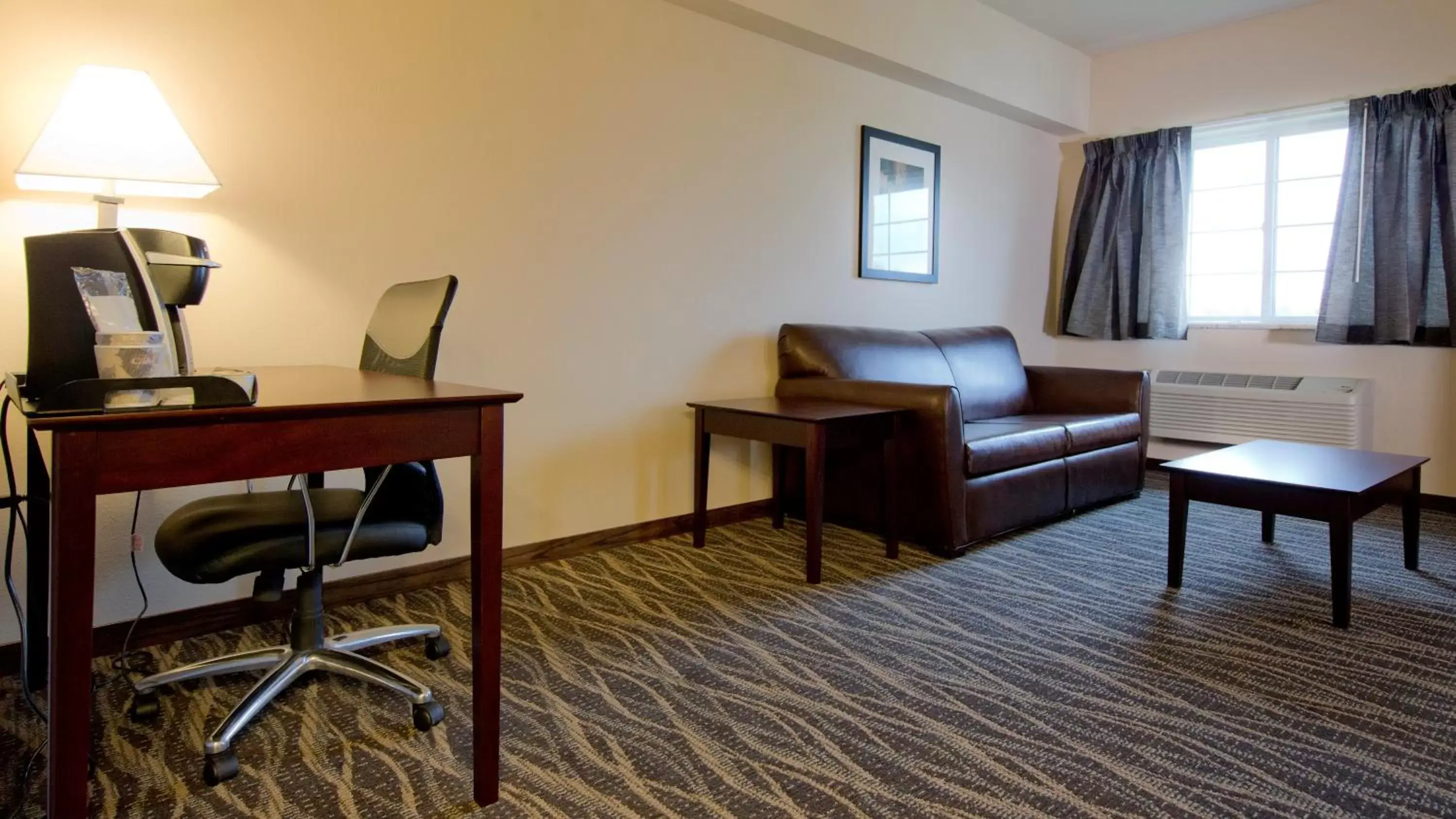 Bed, Seating Area in Cobblestone Inn & Suites - Boone