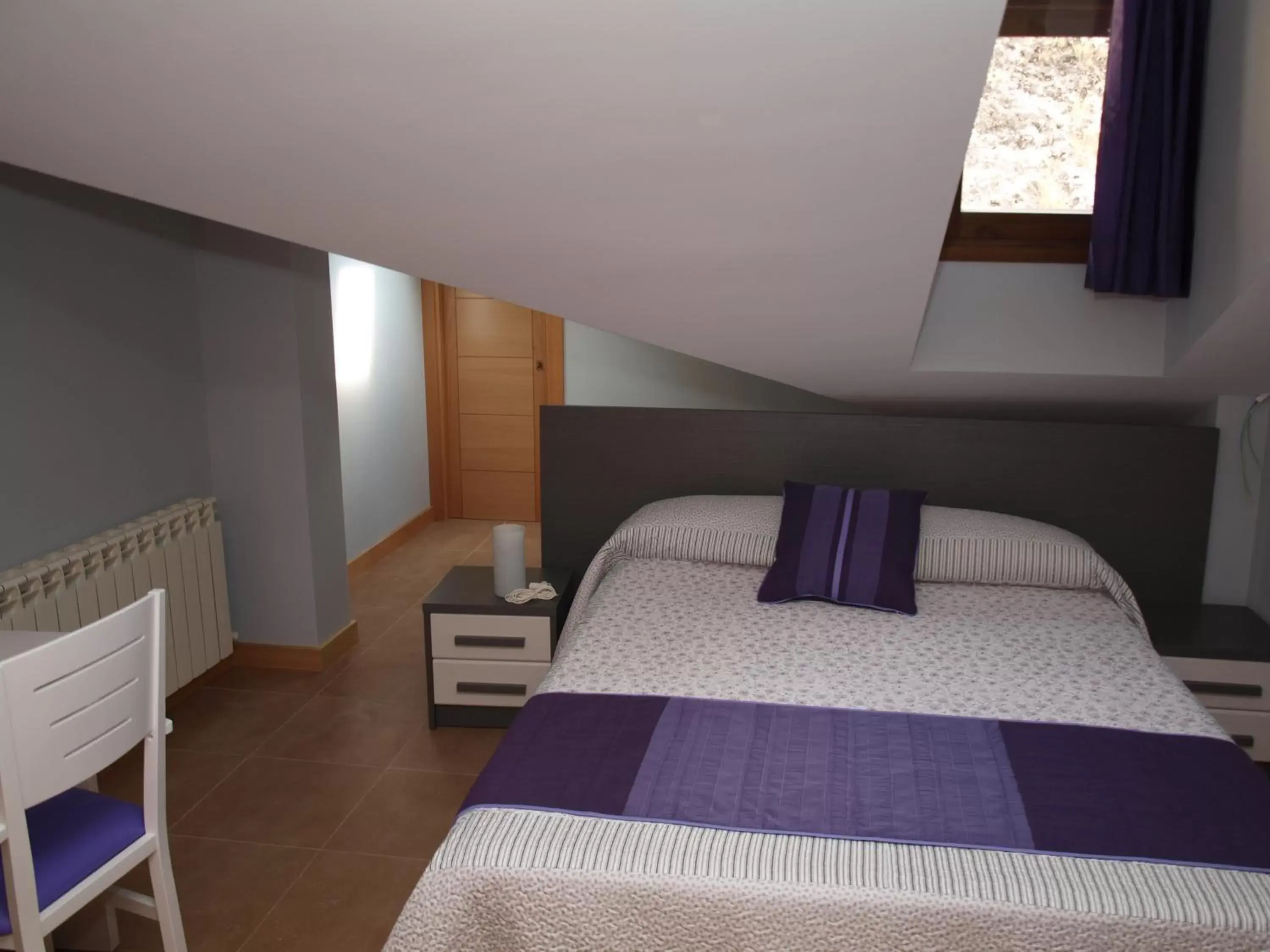Photo of the whole room, Bed in Hostal La Ribera del Júcar