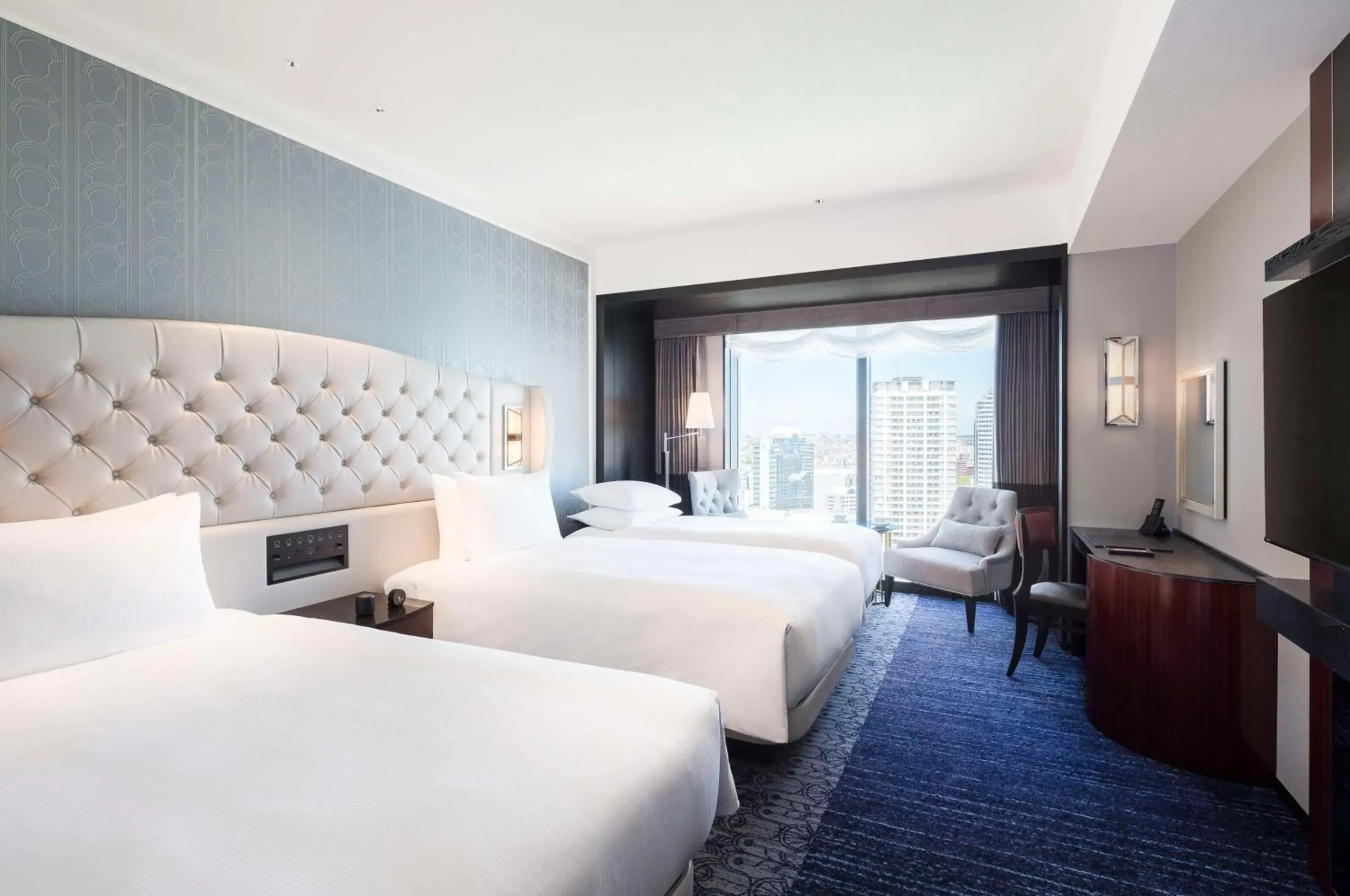 Photo of the whole room, Bed in Hilton Yokohama Photo of the whole room, Bed in Hilton Yokohama