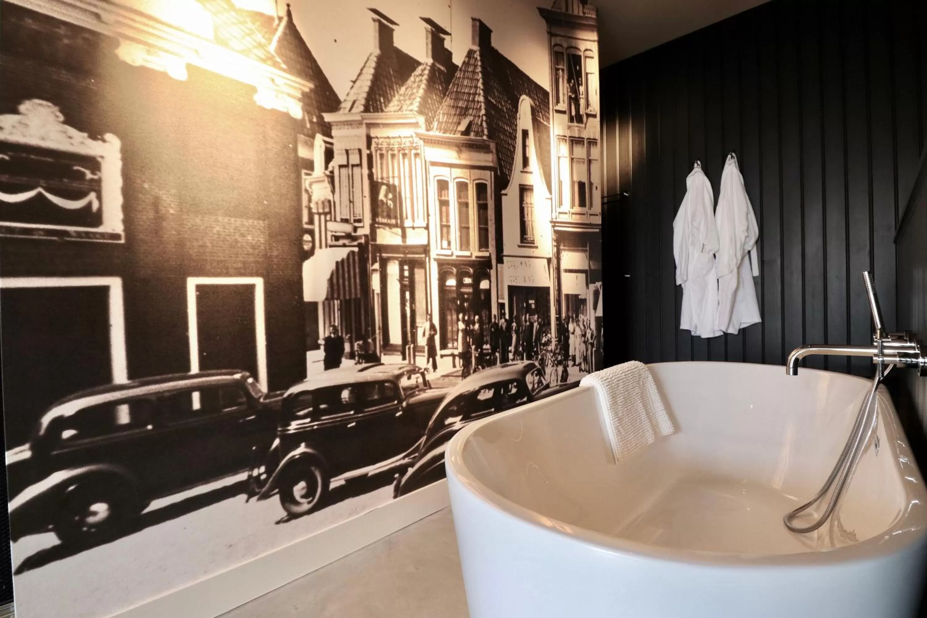 Shower in Van der Gang Suites uniek design in hartje Dokkum