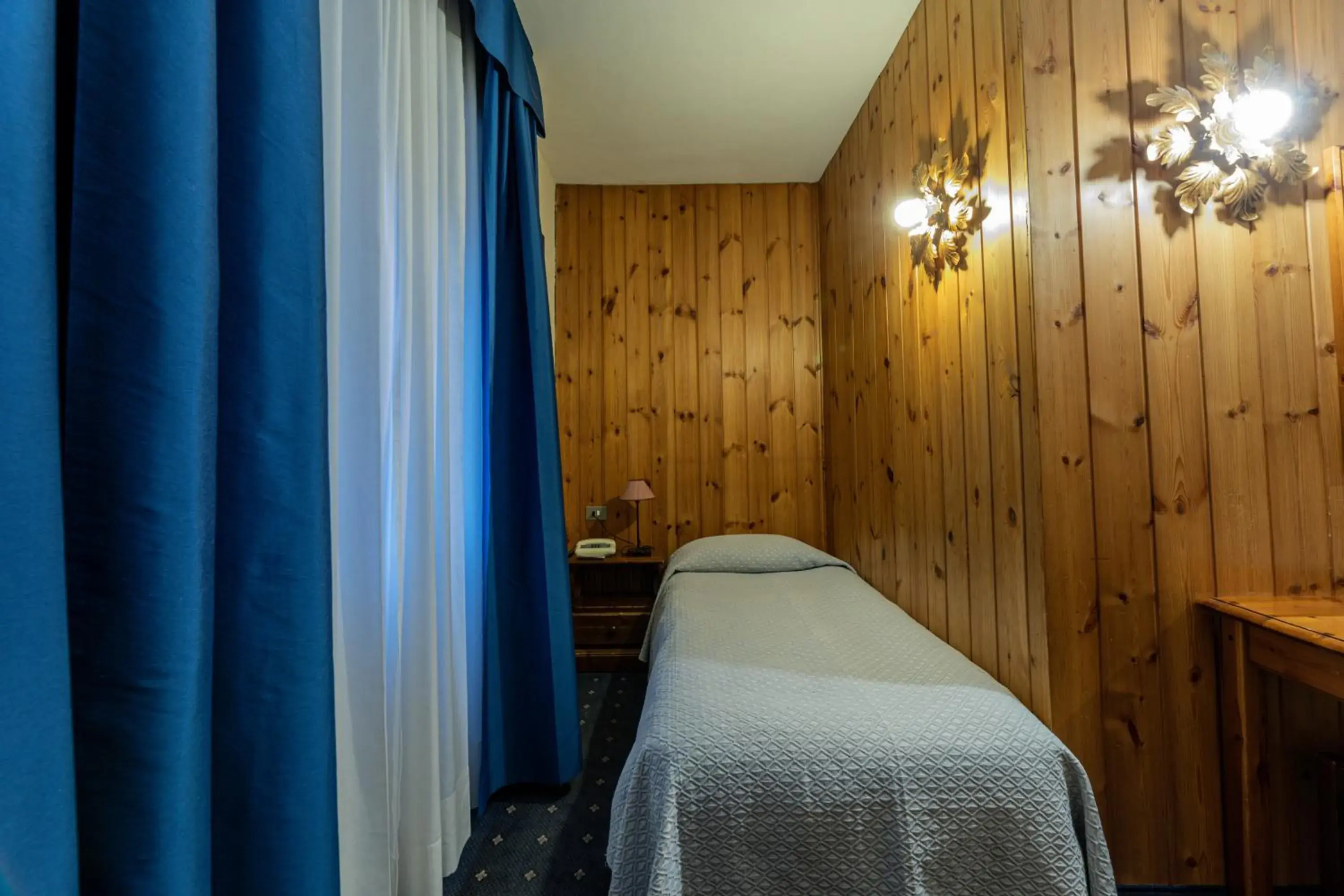 Photo of the whole room, Bed in Hotel Courmayeur