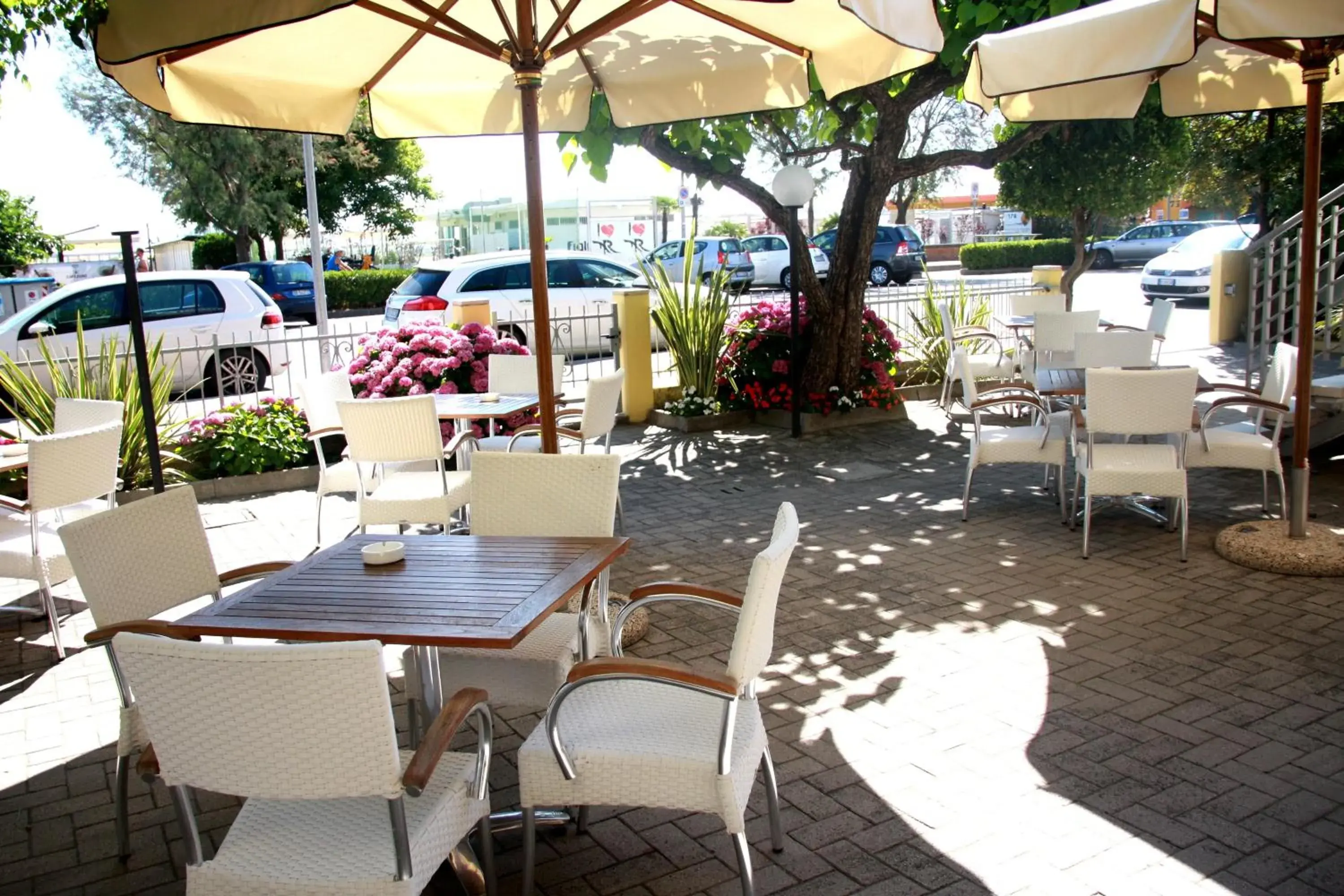 Patio, Restaurant/Places to Eat in Hotel Sedonia