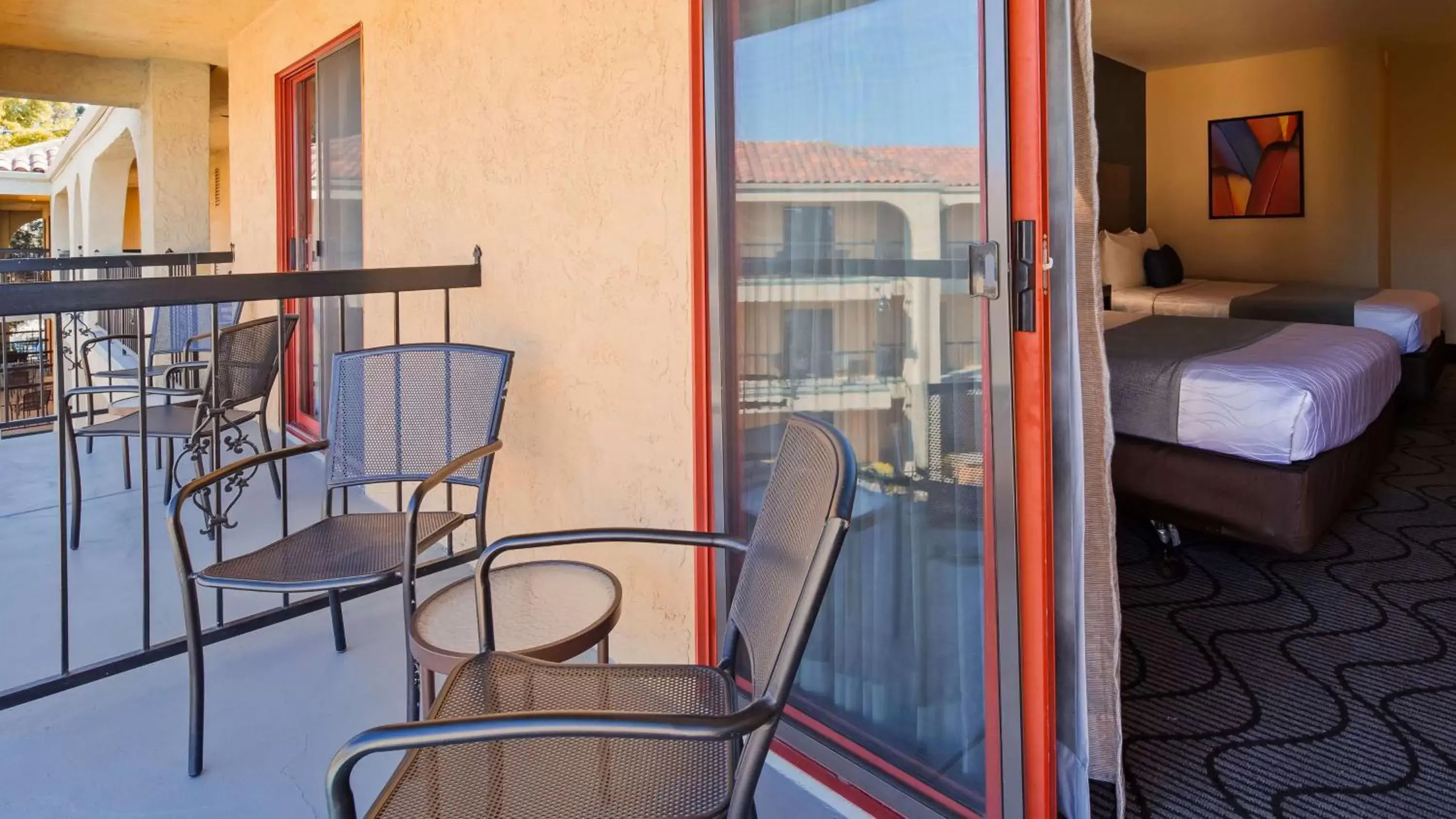 Photo of the whole room, Balcony/Terrace in Best Western Plus Heritage Inn