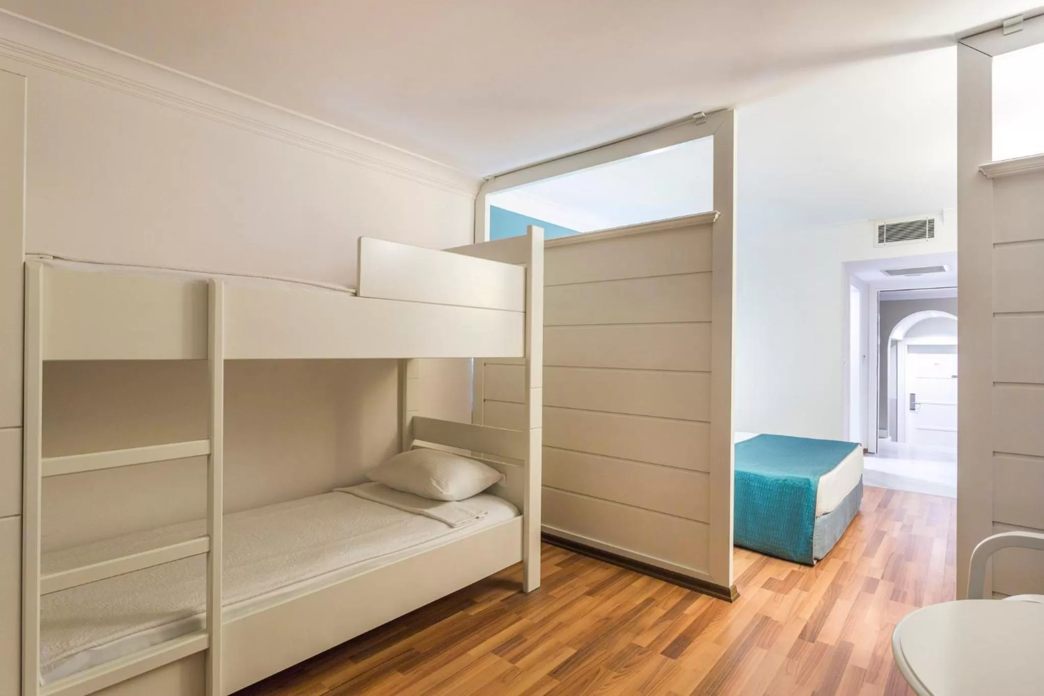 Shower, Bed in Hotel Terrace Beach Resort All Inclusive