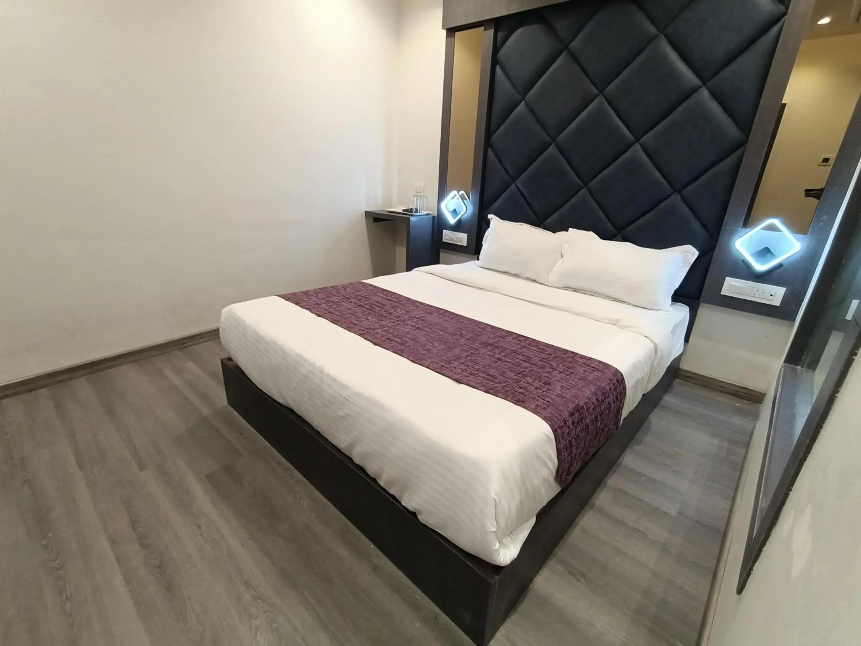 Bed in Hotel Classio Andheri