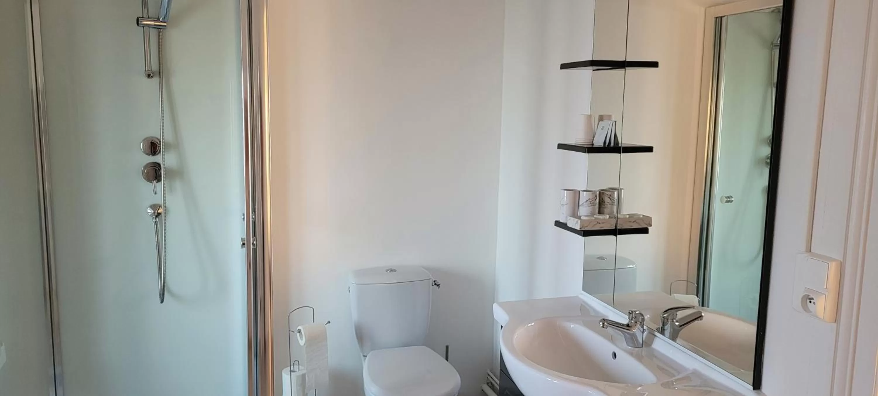 Bathroom in Auberge Gauloise