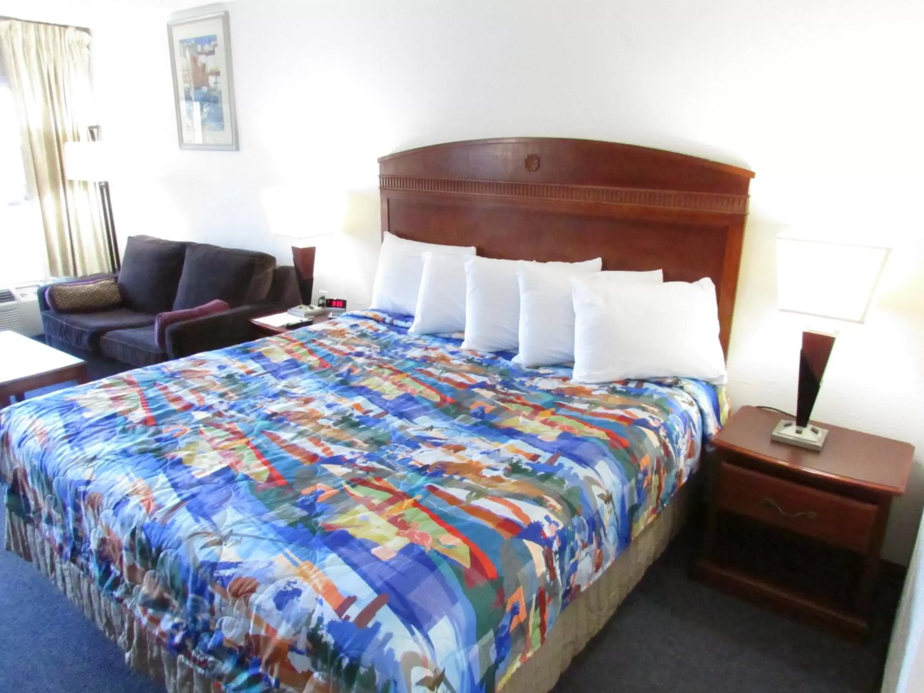 Bed in Parsons Inn and Extended Stay