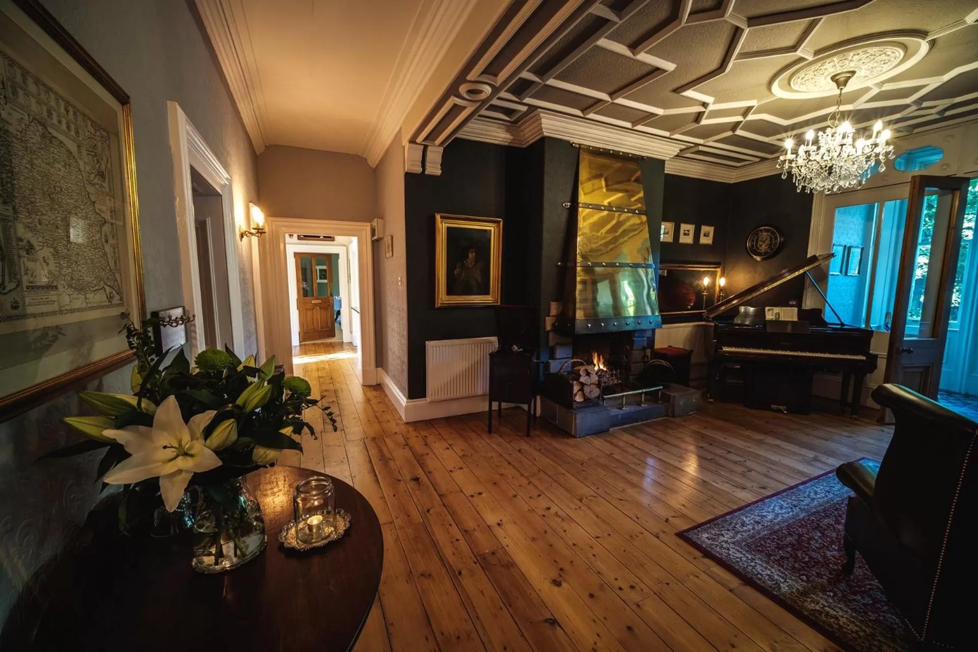 Seating Area in West Layton Manor