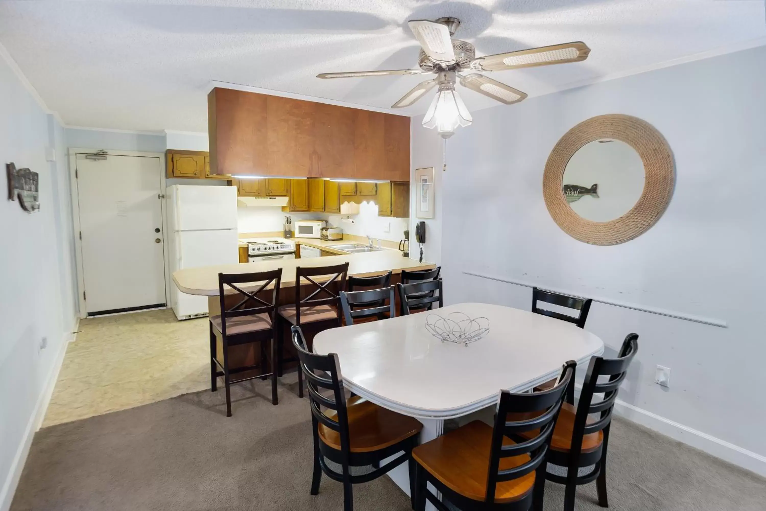 Dining Area in 2BR, 2Bath condo Oceanfront Getaway with pool