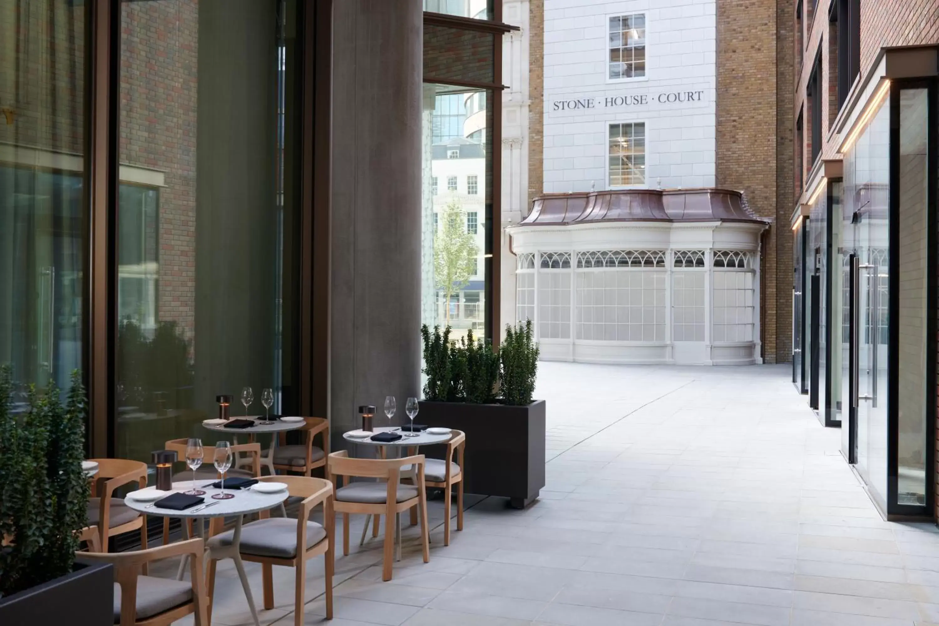 Lounge or bar in Pan Pacific London Lounge or bar in Pan Pacific London