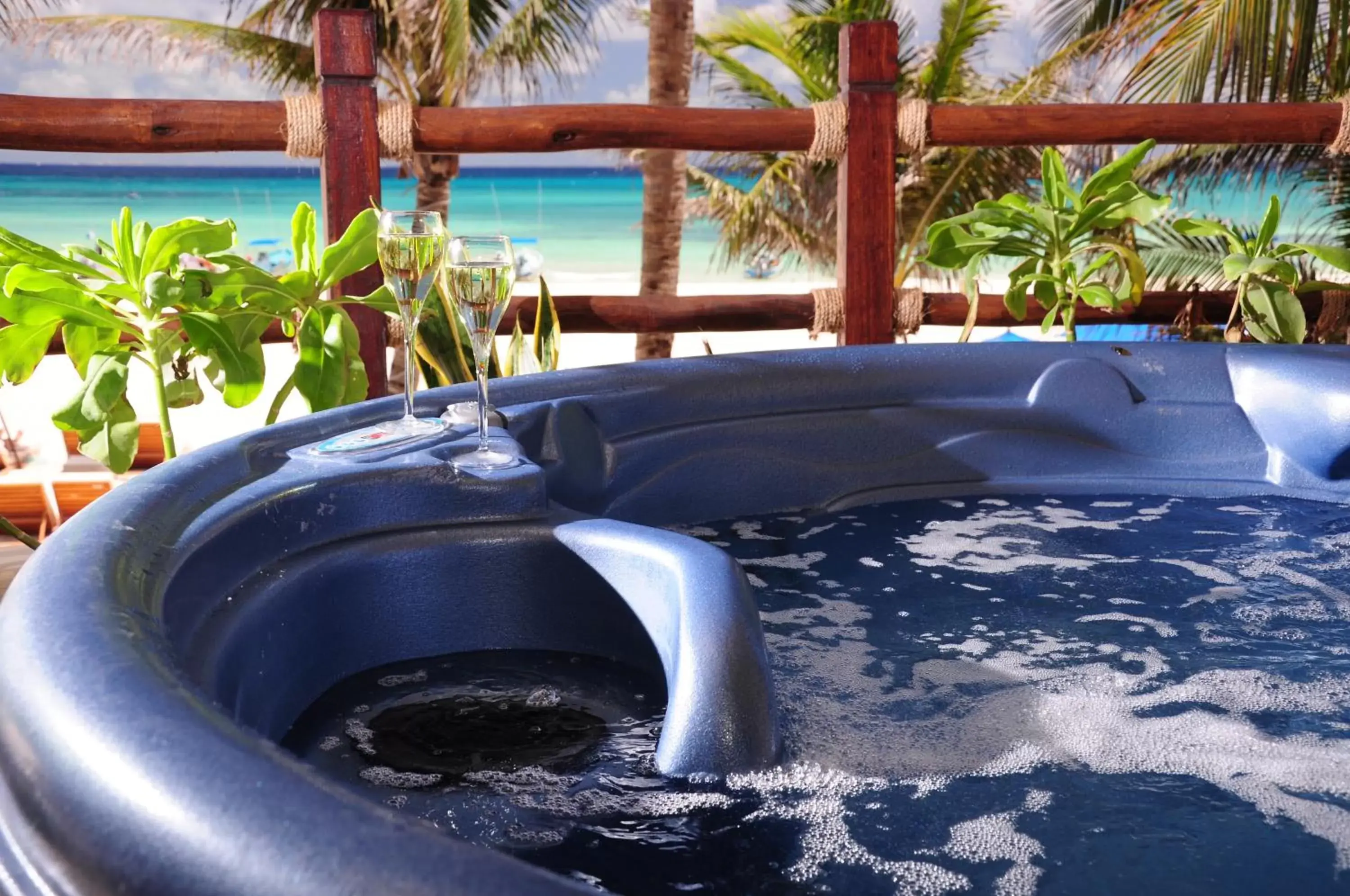 Hot Tub in El Taj Oceanfront and Beachside Condo Hotel