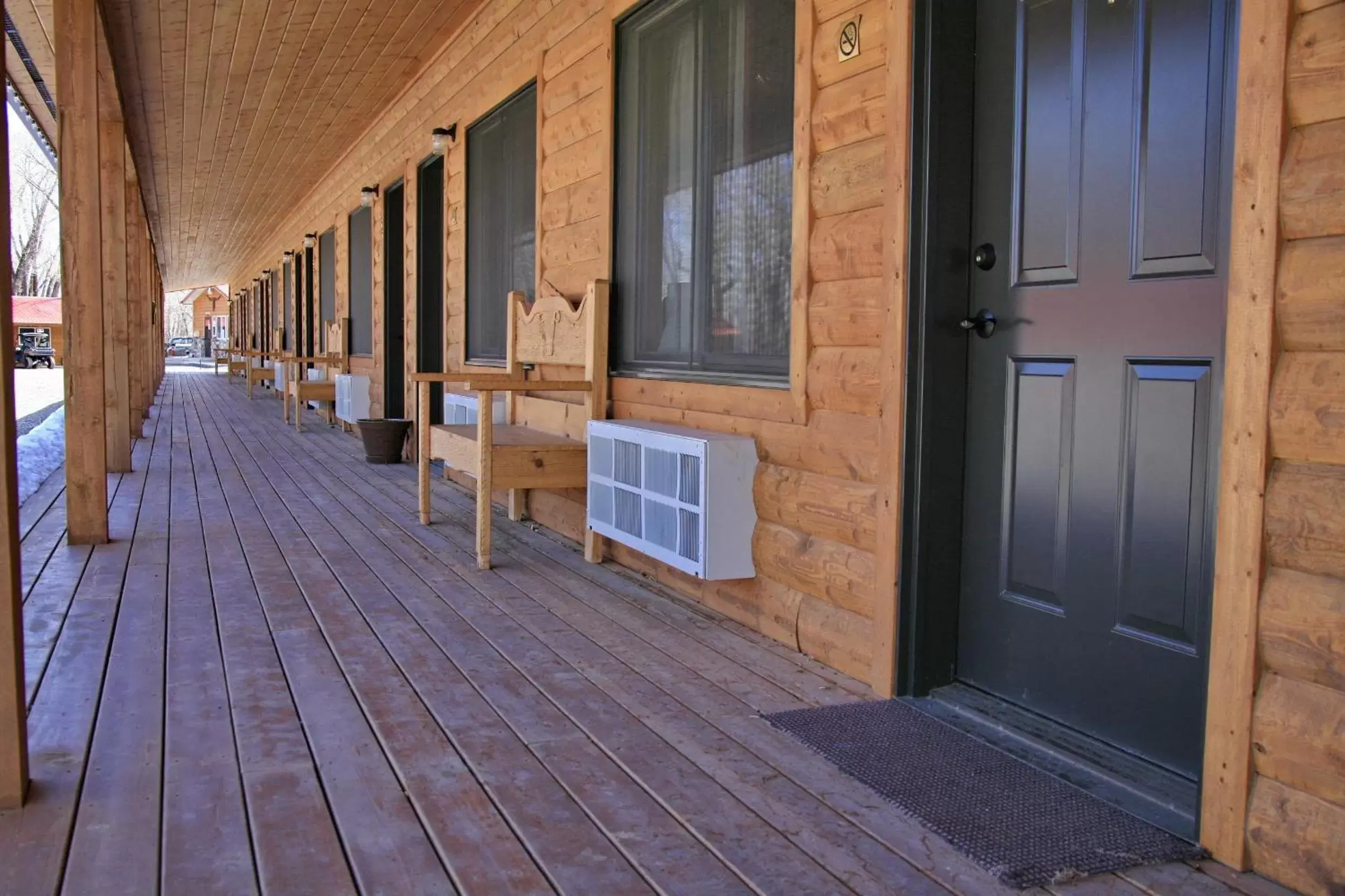 Facade/entrance in The Longhorn Ranch Lodge & RV Resort