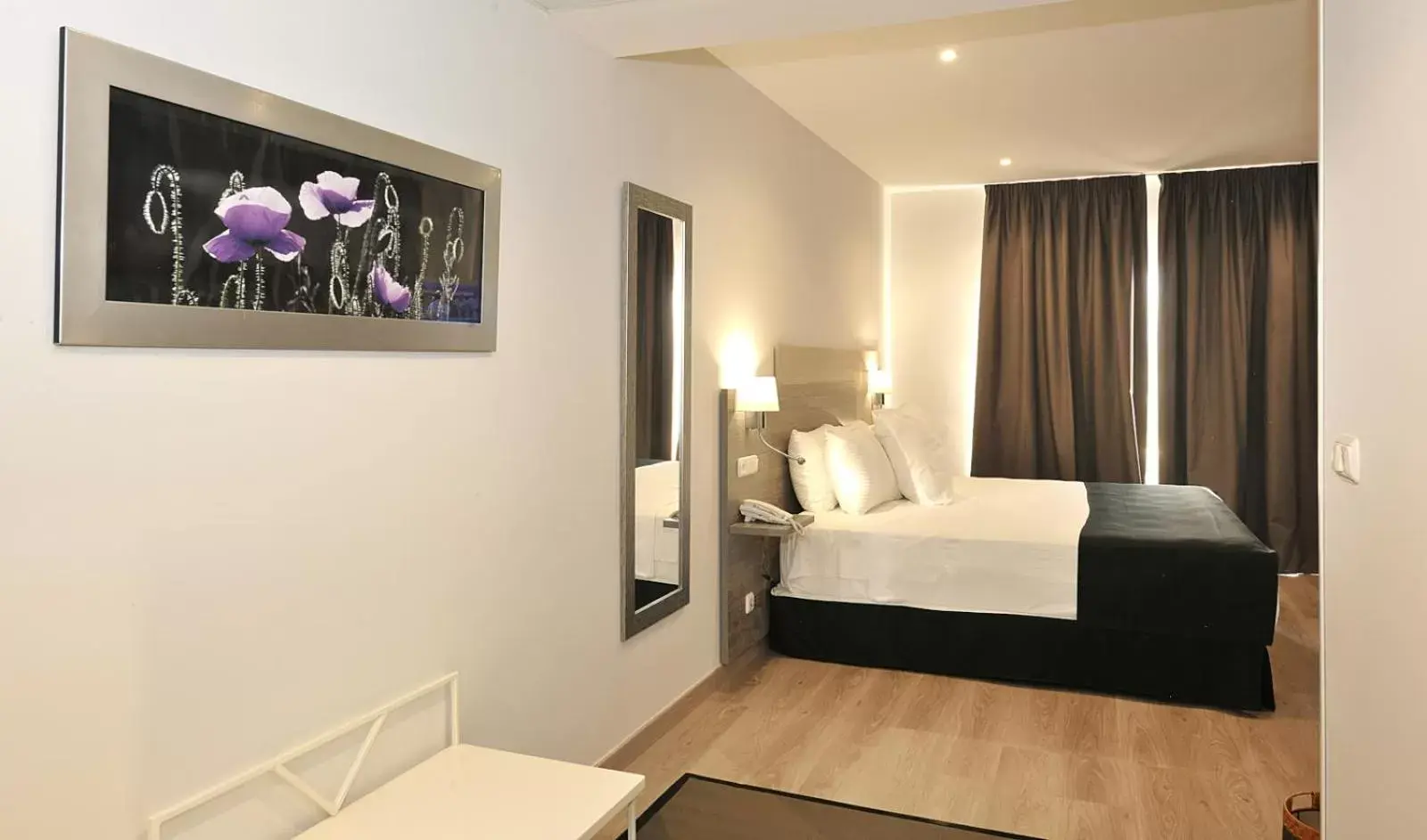 Bedroom, Bed in Hotel Salobreña Suites