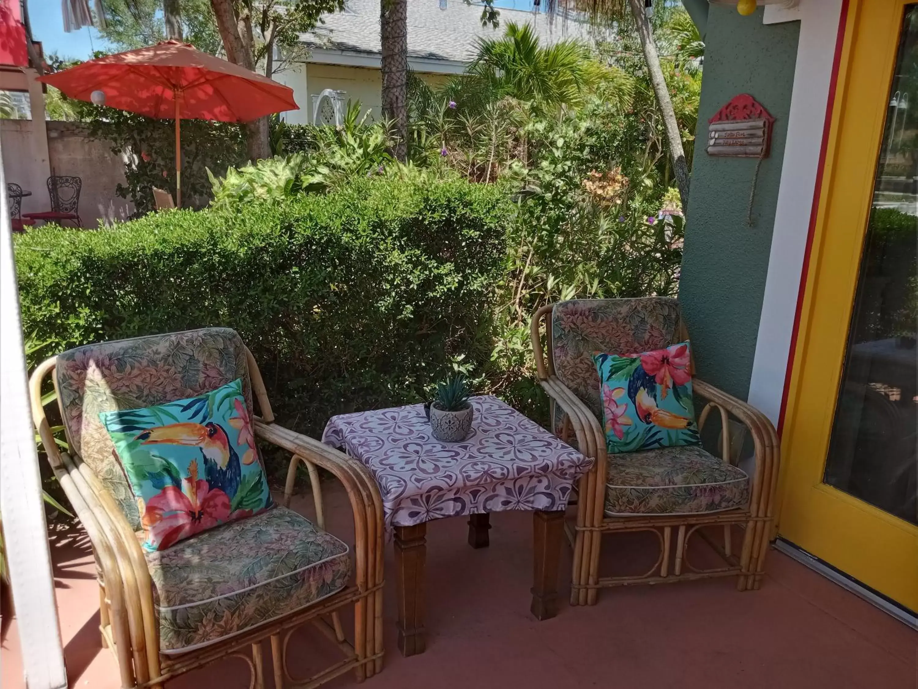 Deluxe Suite with Sea View (Pet Friendly) in Sea Breeze Manor Inn Deluxe Suite with Sea View (Pet Friendly) in Sea Breeze Manor Inn