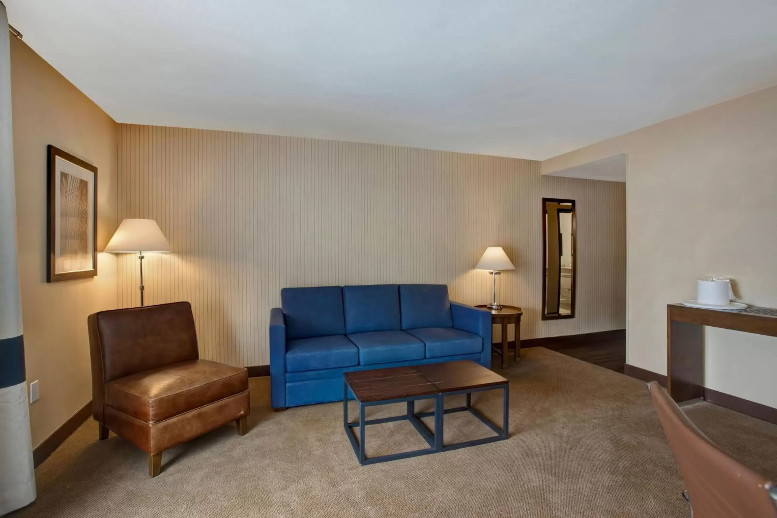 Bedroom, Seating Area in Four Points by Sheraton Peoria