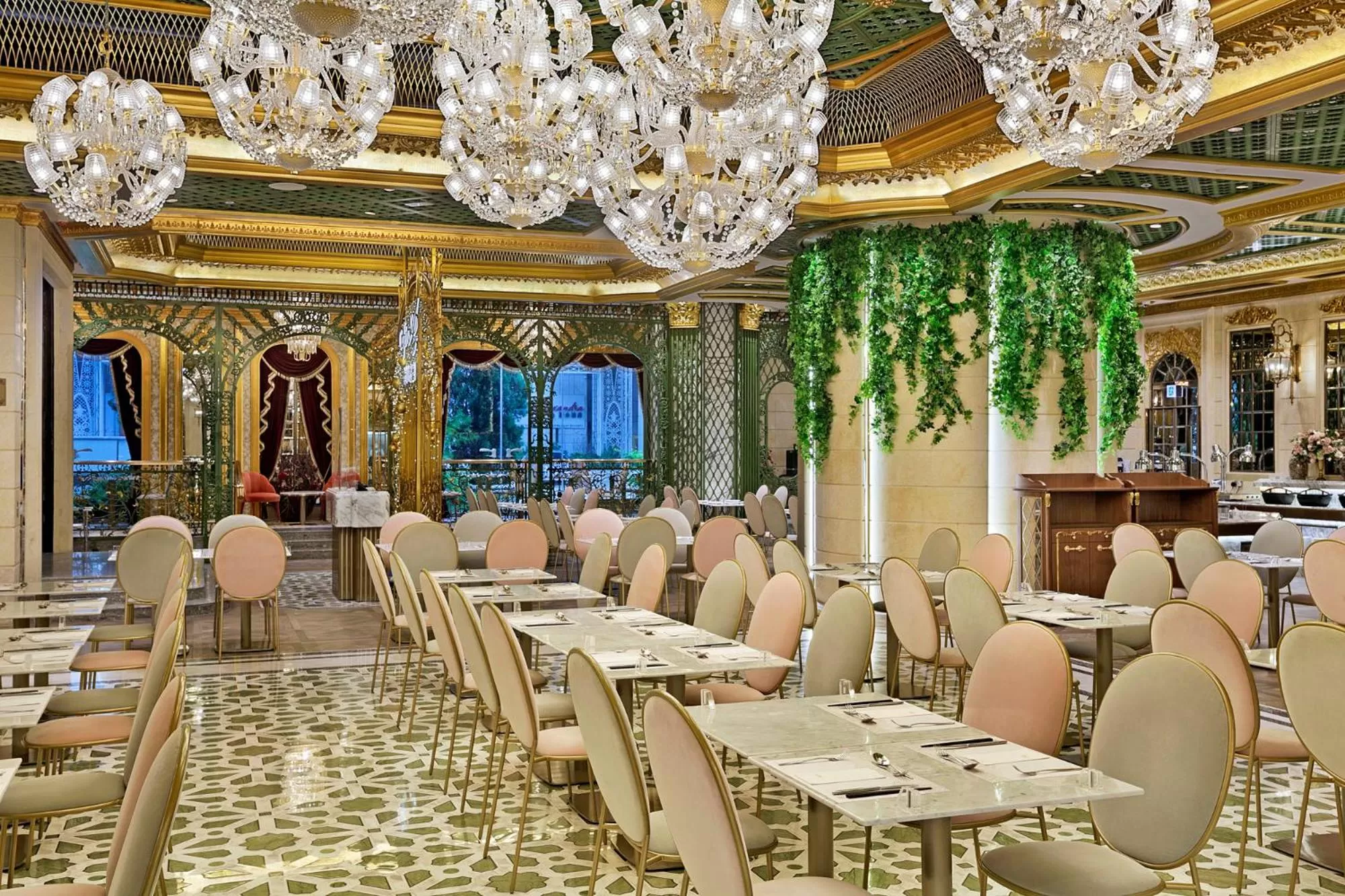 Restaurant/places to eat in Hotel Alexandra