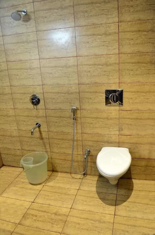 Toilet in Ranis Grand