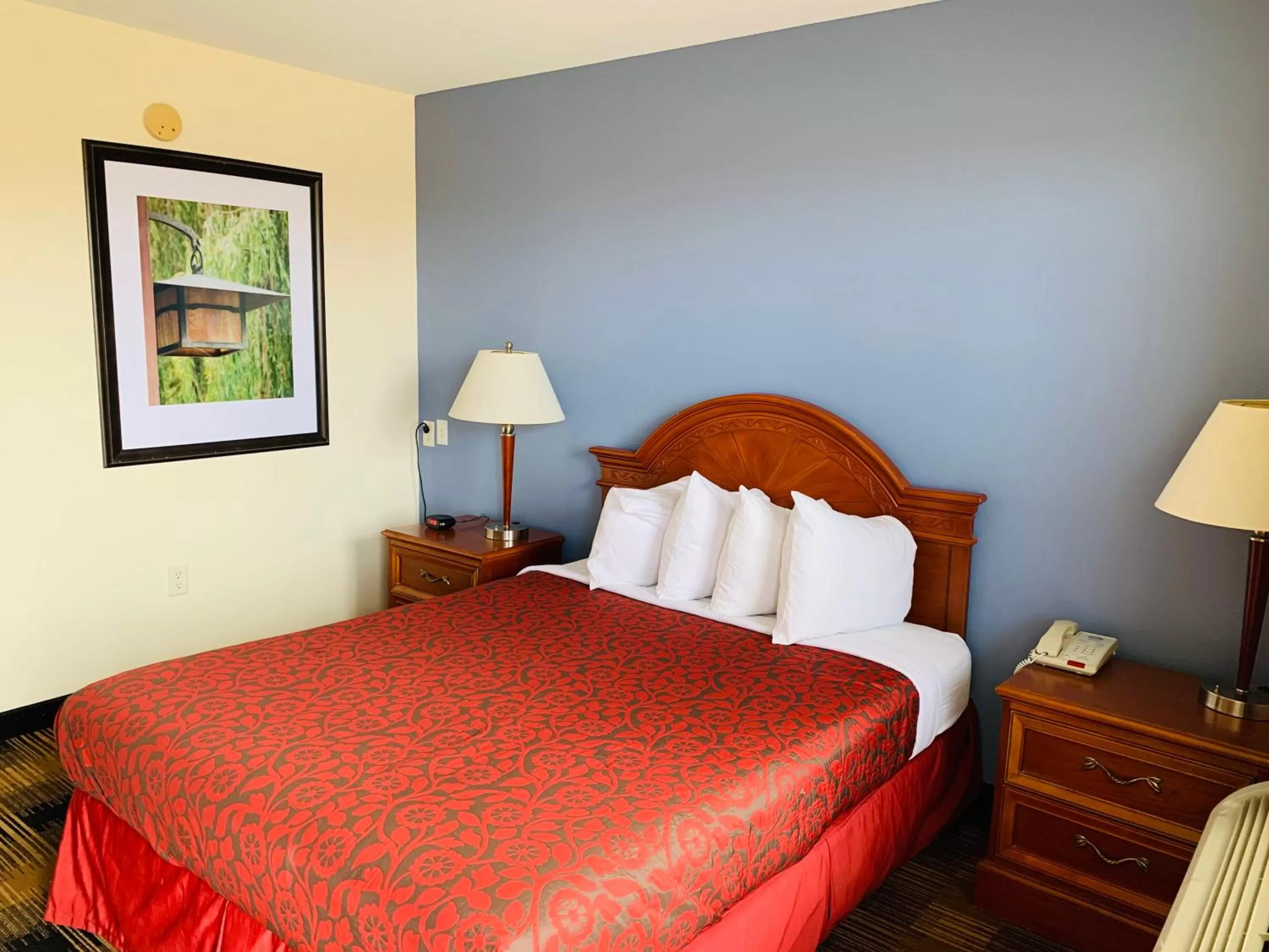 Bedroom, Bed in Days Inn by Wyndham Trumann AR