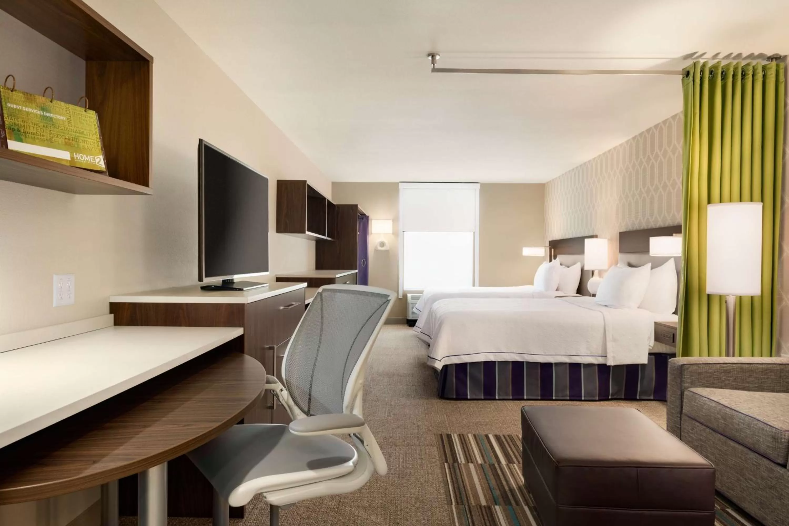 Bedroom, Bed in Home2 Suites By Hilton Menomonee Falls Milwaukee