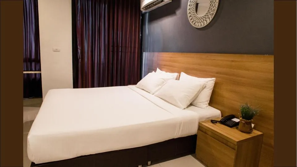 Bed in Marigold Sukhumvit - Free Shuttle to BTS Bearing Station