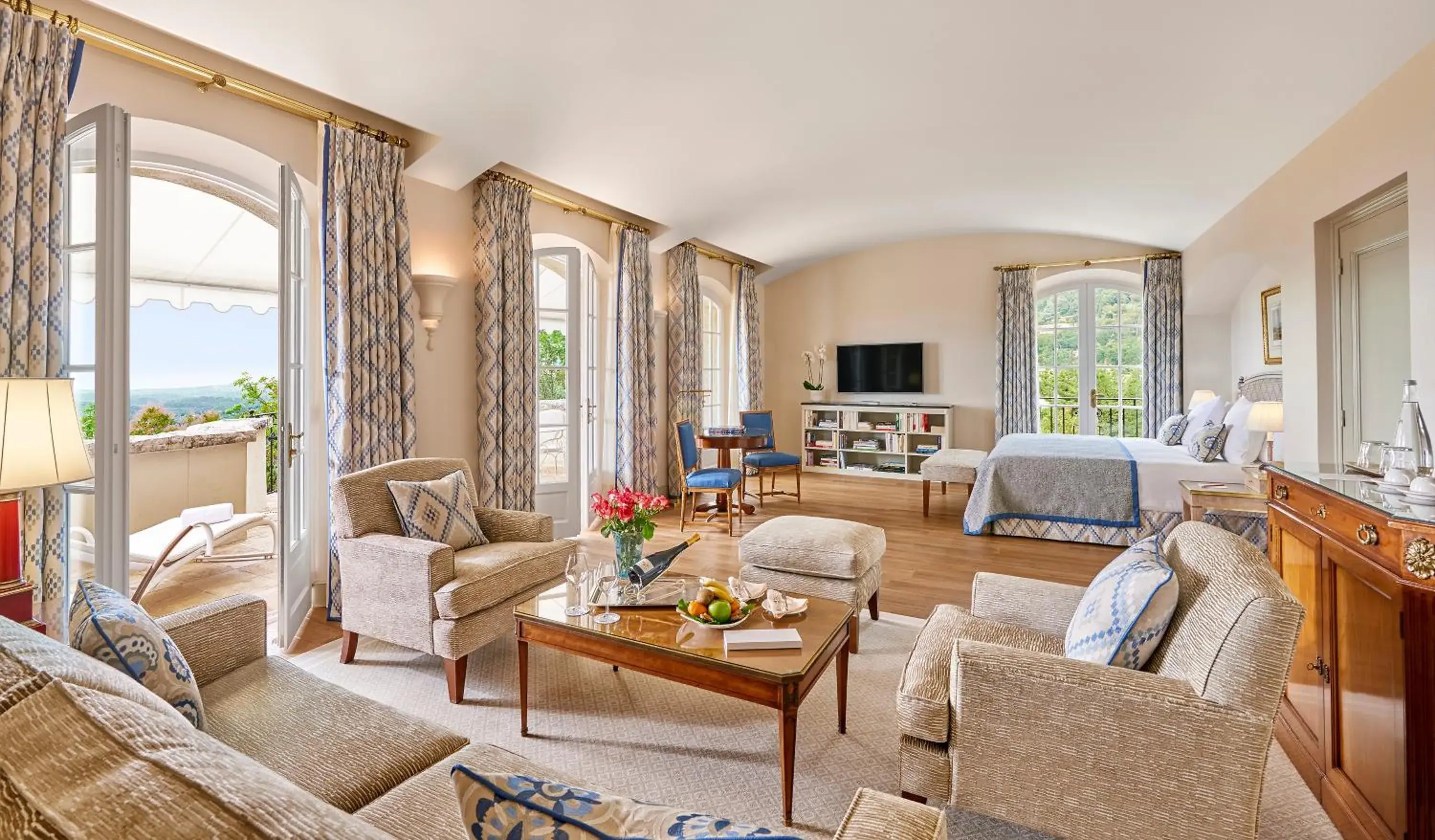 Photo of the whole room, Seating Area in Château Saint-Martin & Spa - an Oetker Collection Hotel