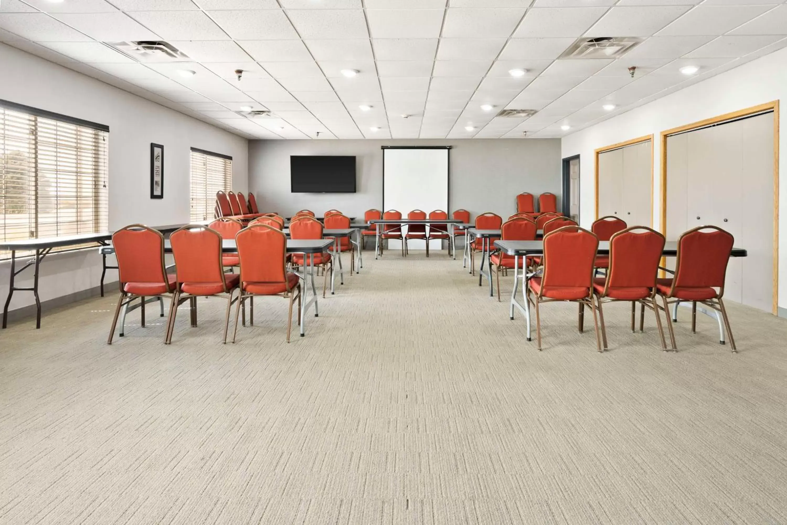 Meeting/conference room in Country Inn & Suites by Radisson, Watertown, SD