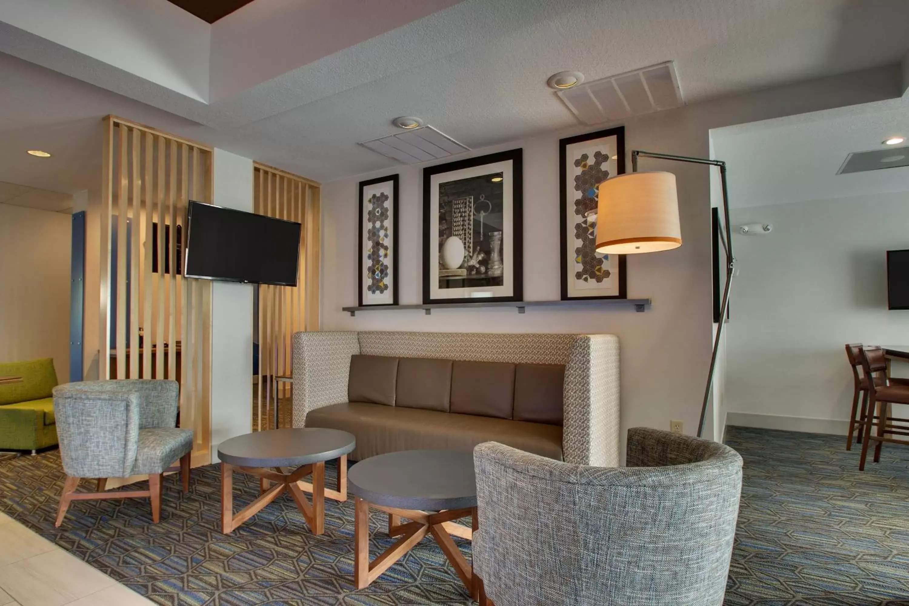 Property building, Seating Area in Holiday Inn Express Hotel & Suites Morris, an IHG Hotel