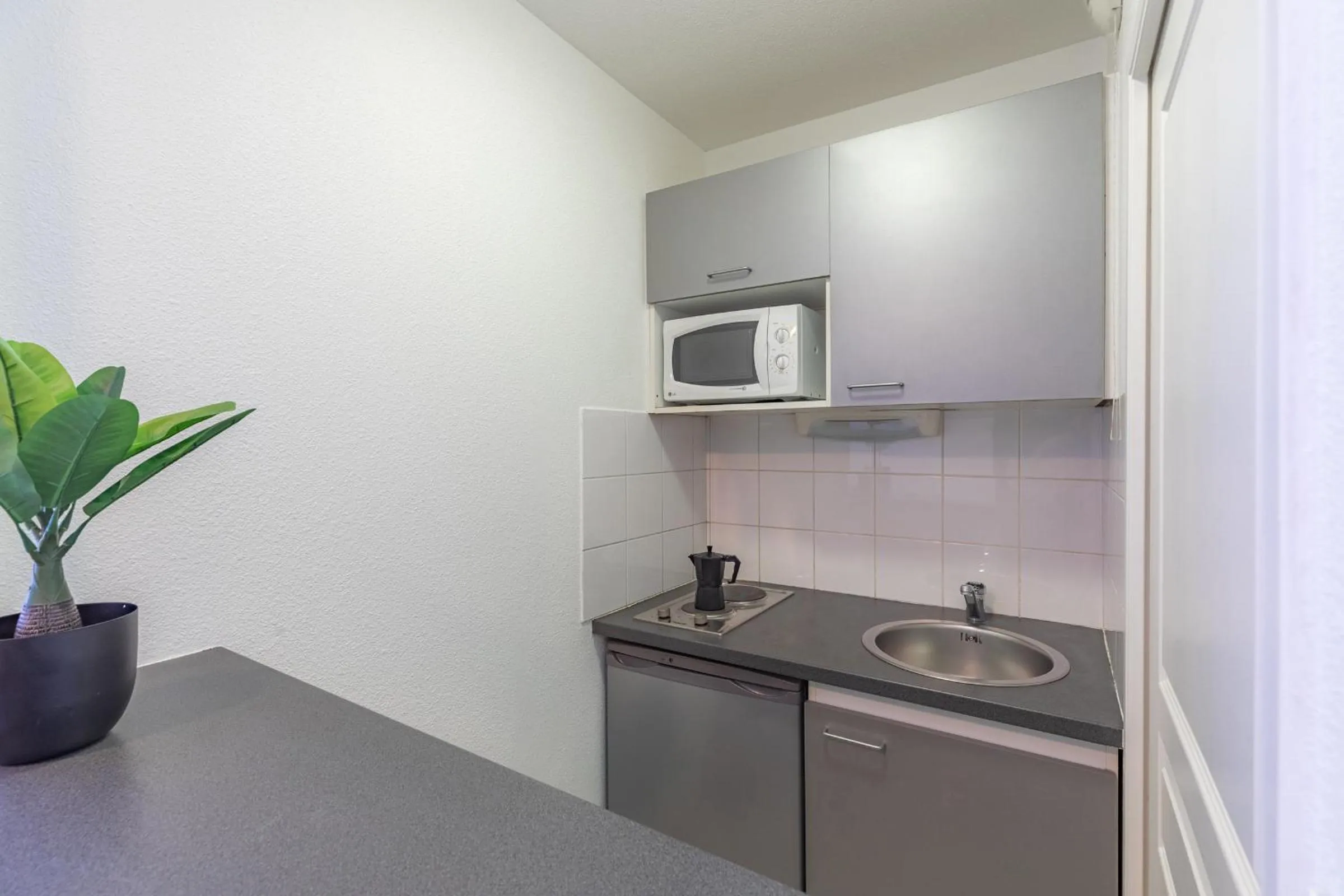 Kitchen or kitchenette in Appart'City Classic Lyon Vaise St Cyr