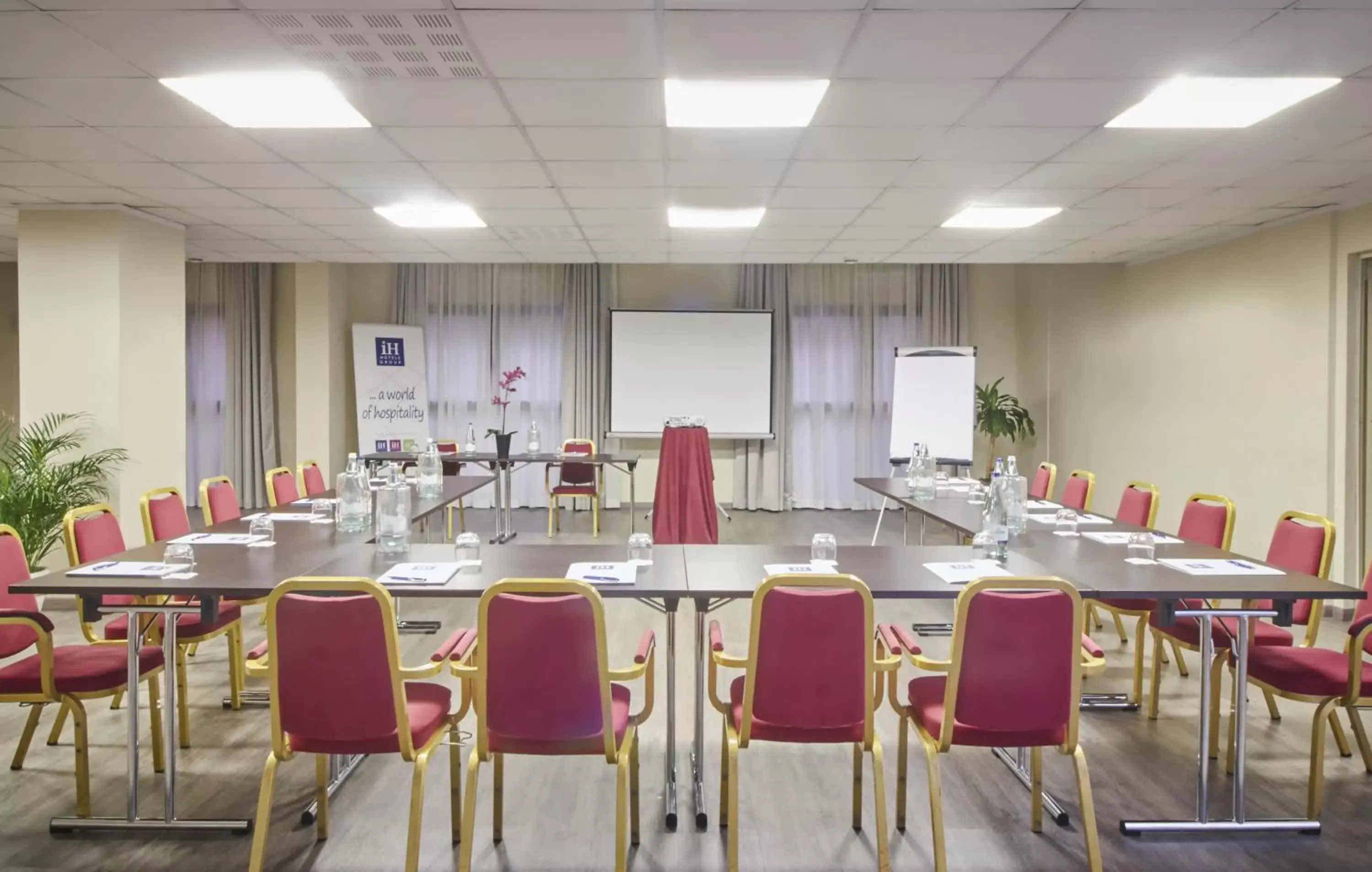 Meeting/conference room in iH Hotels Milano Watt 13