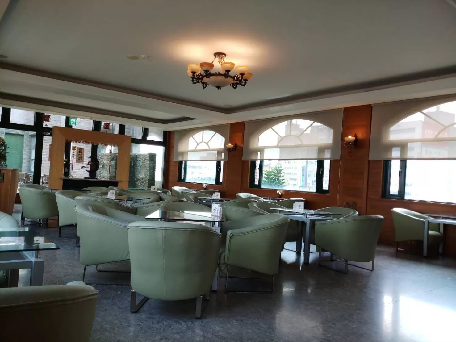 Restaurant/places to eat in Moon Area Motel