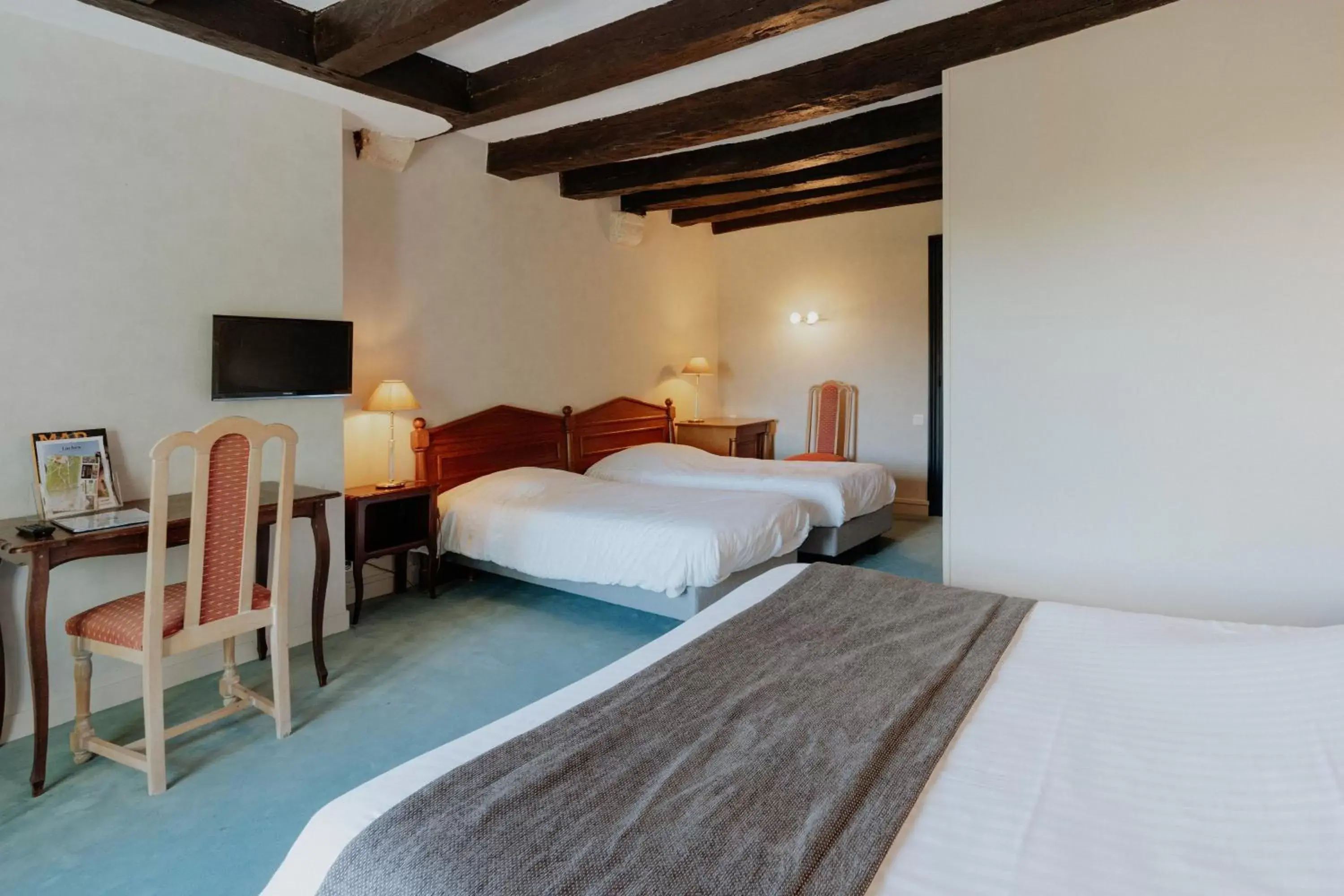 Bedroom, Bed in The Originals Boutique, Hôtel Le George , Loches