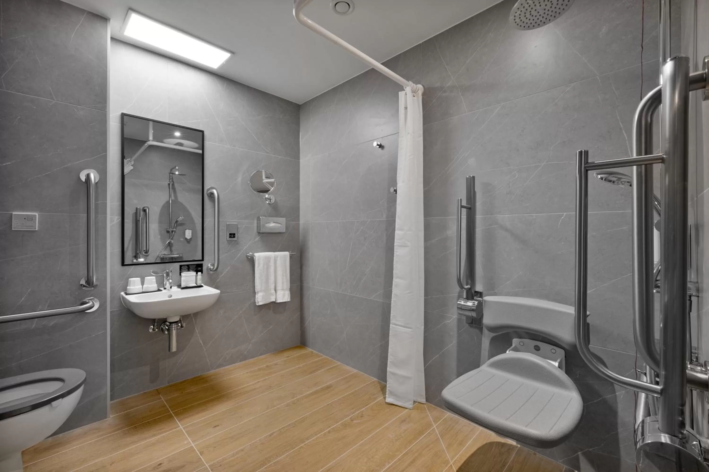 Bathroom in Riu Plaza London Victoria