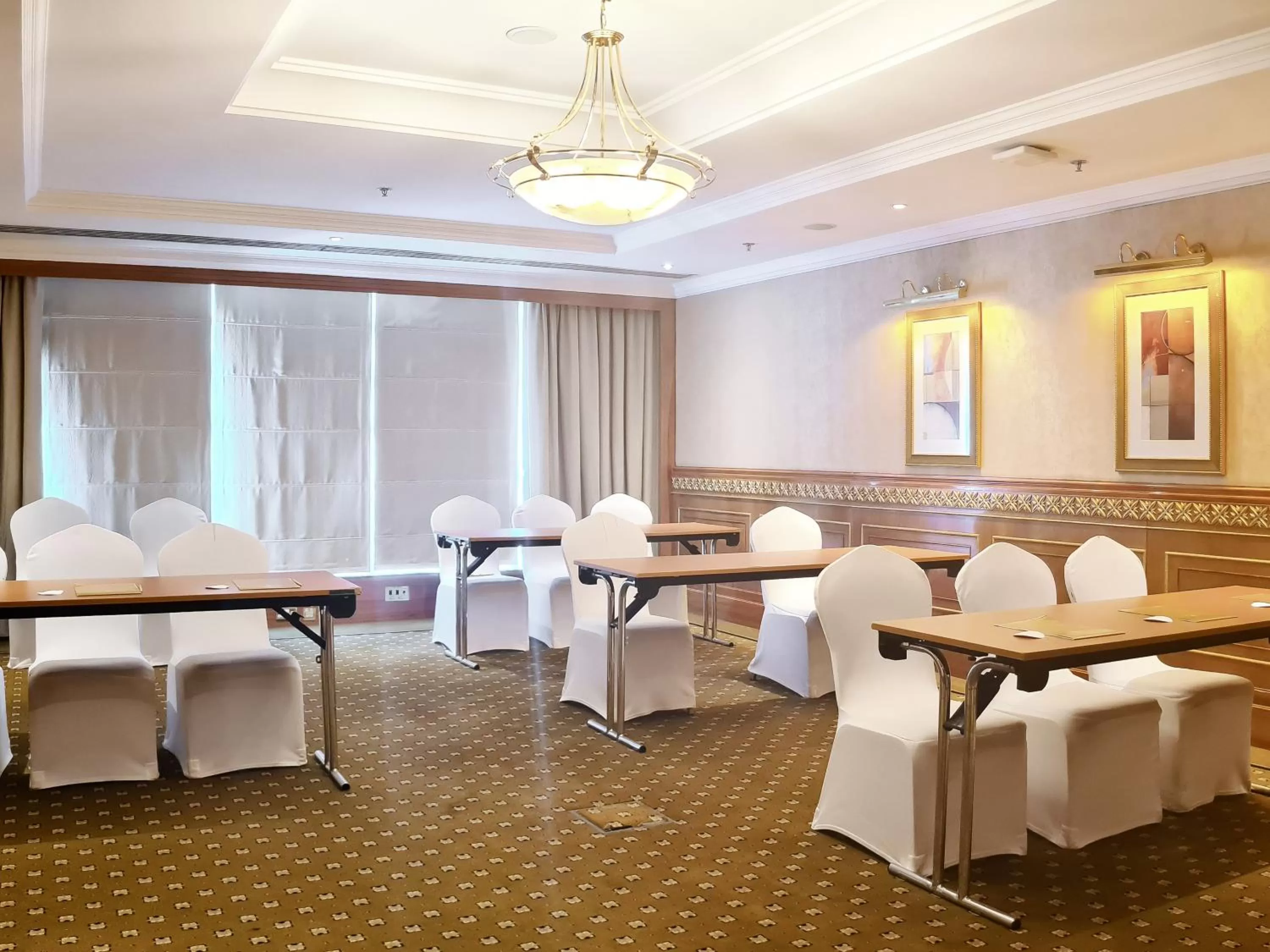 Business facilities in Corniche Hotel Sharjah