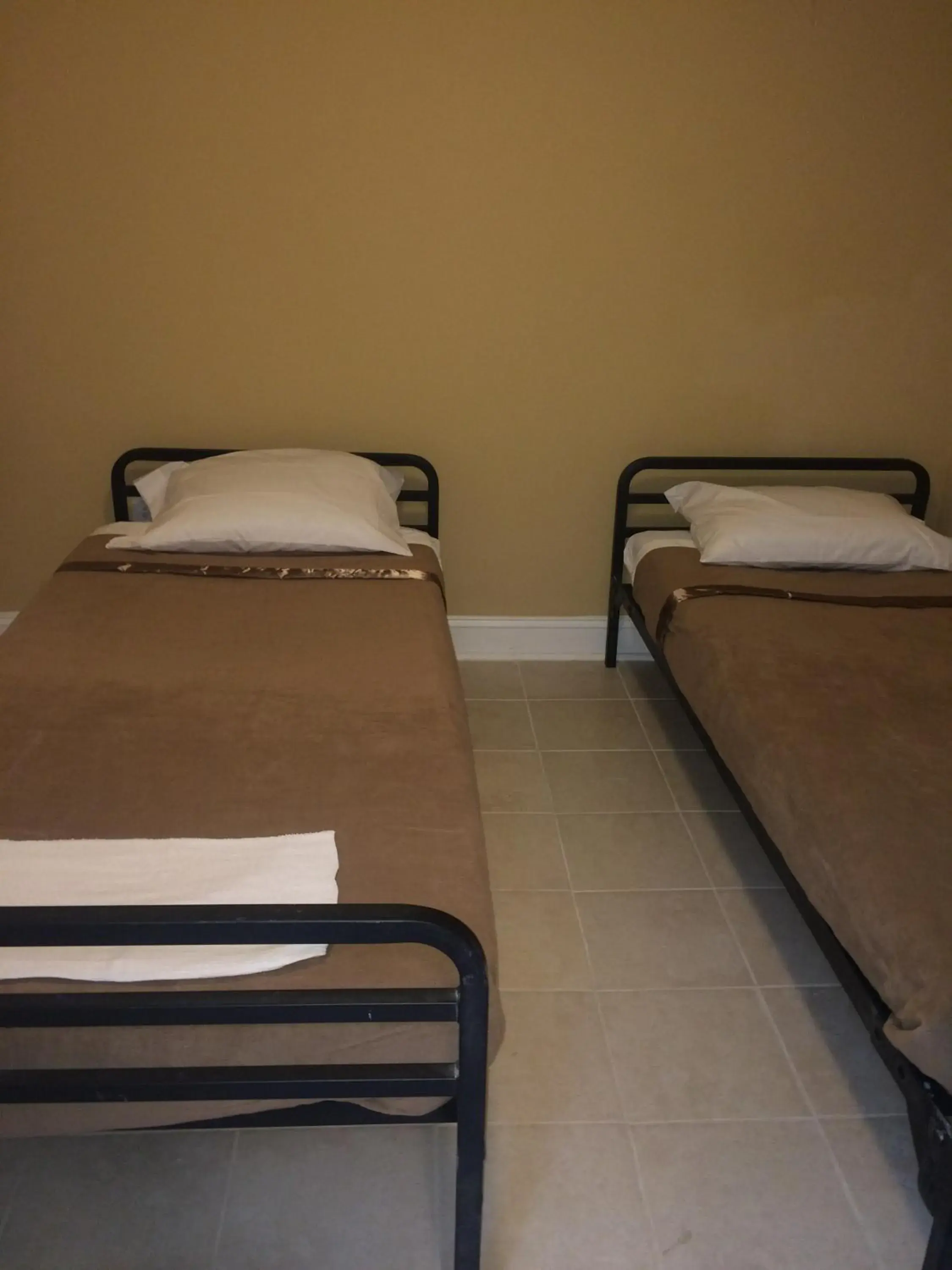 Bed, Bunk Bed in DC International Hostel 2