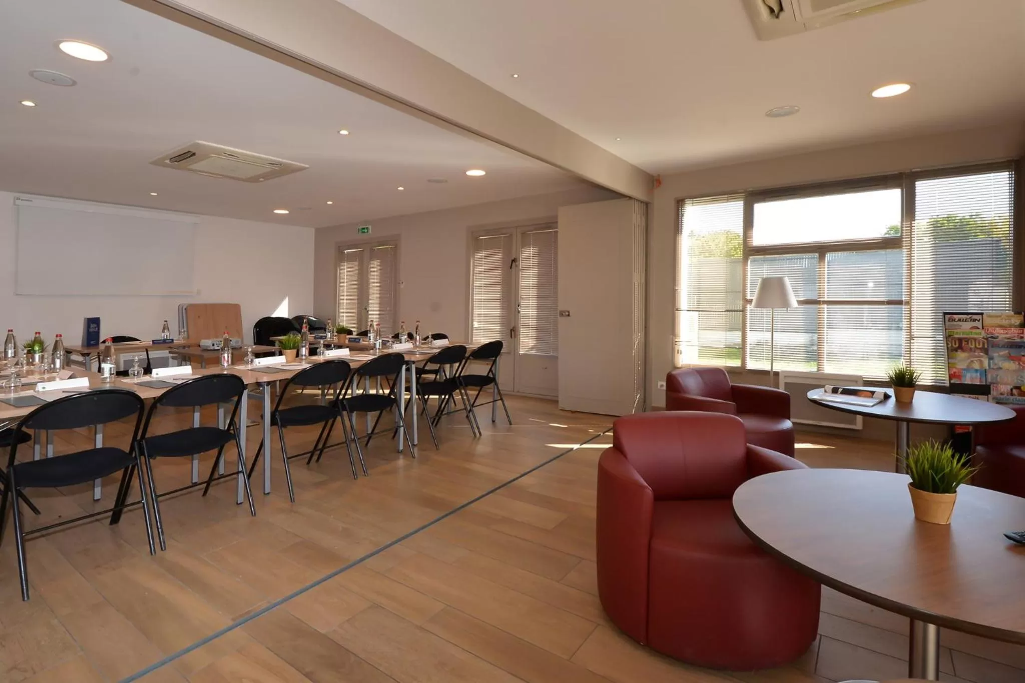 Seating area in Campanile Reims Ouest - Tinqueux