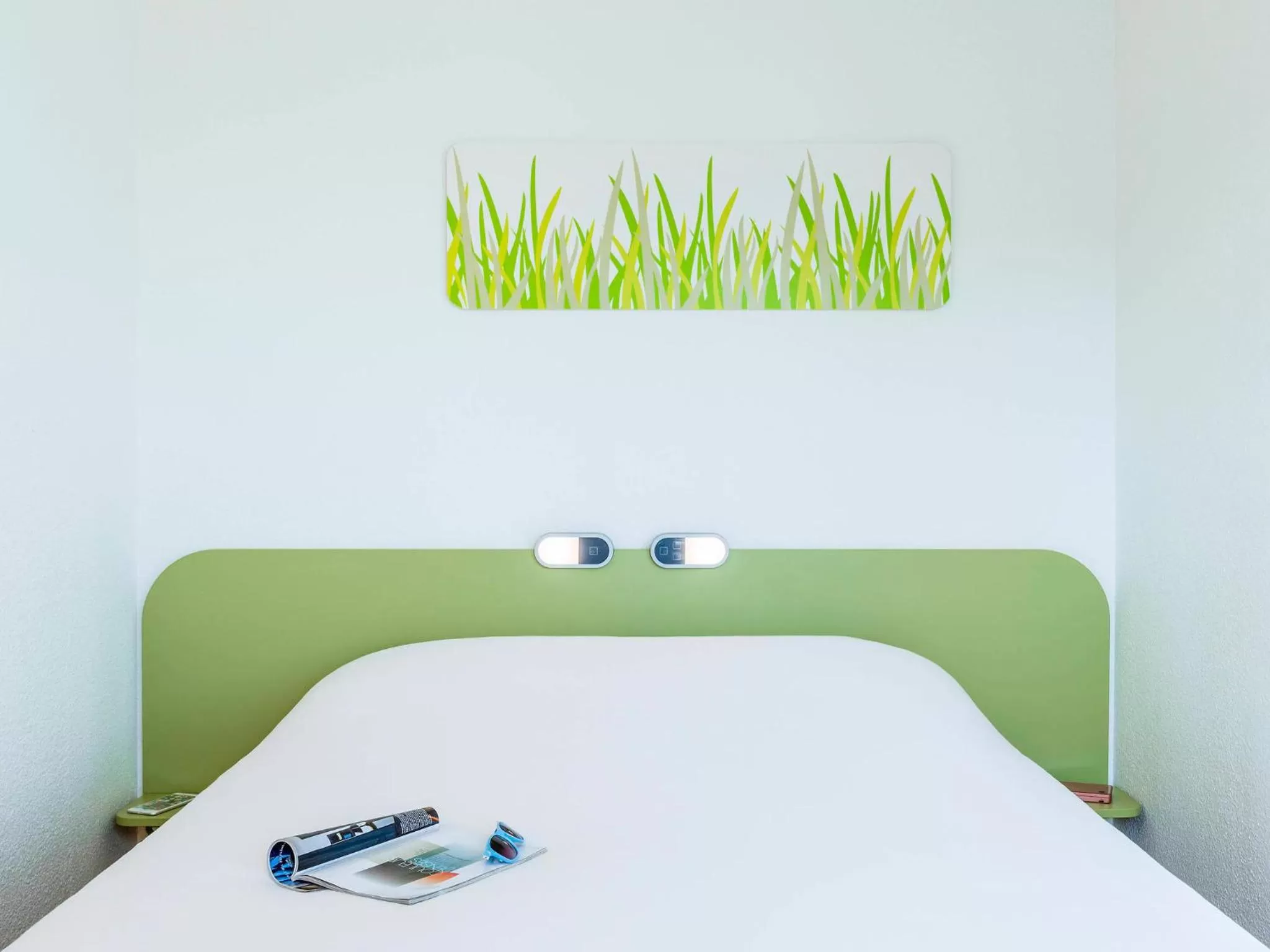 Property building, Bed in Ibis Budget Grenoble Sud Seyssins