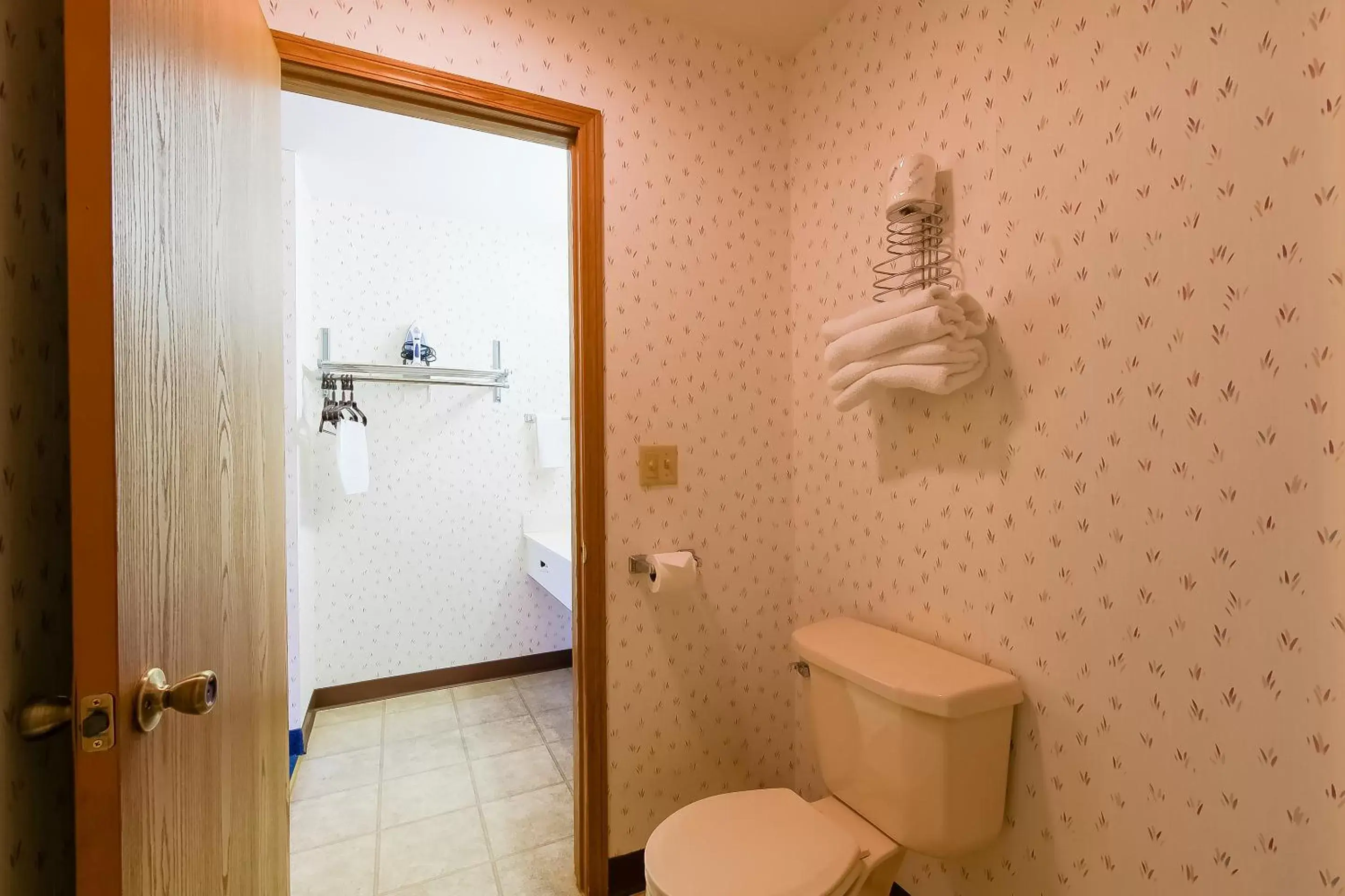 Bathroom in Hotel O Eureka Springs - Christ of Ozark Area