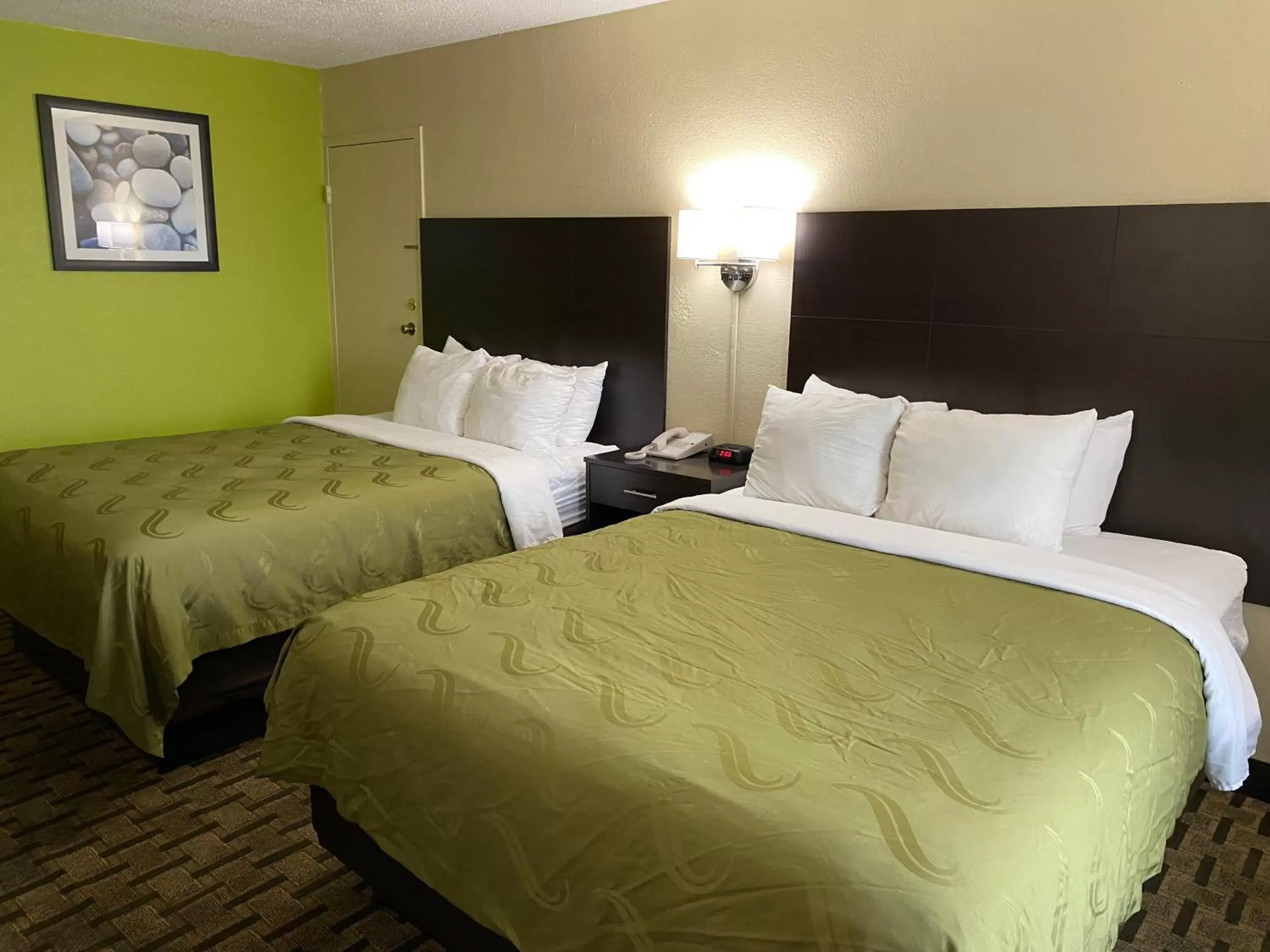 Bed in Quality Inn Elizabeth City near University