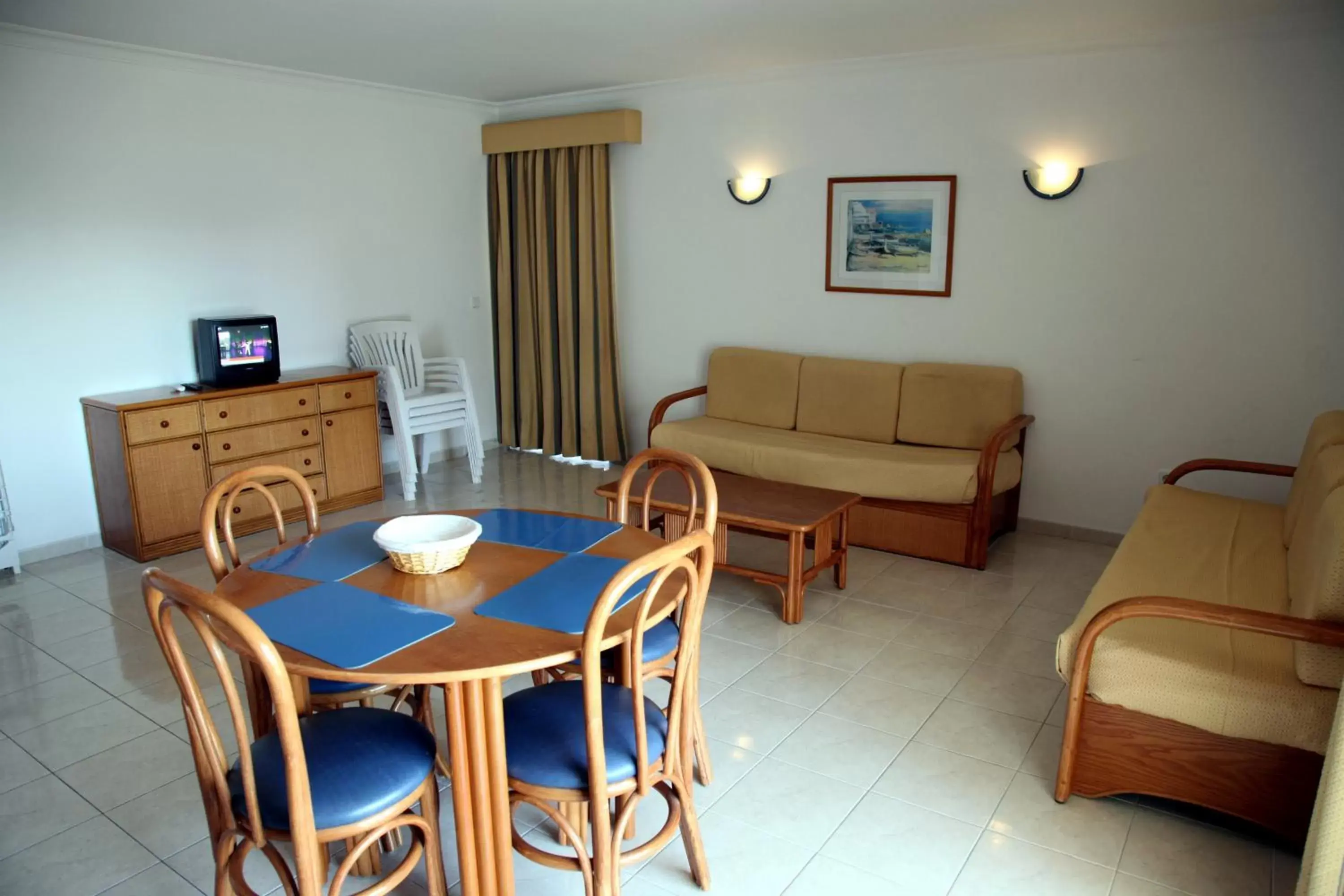 Living room, Dining Area in Aparthotel Calema Avenida Jardim