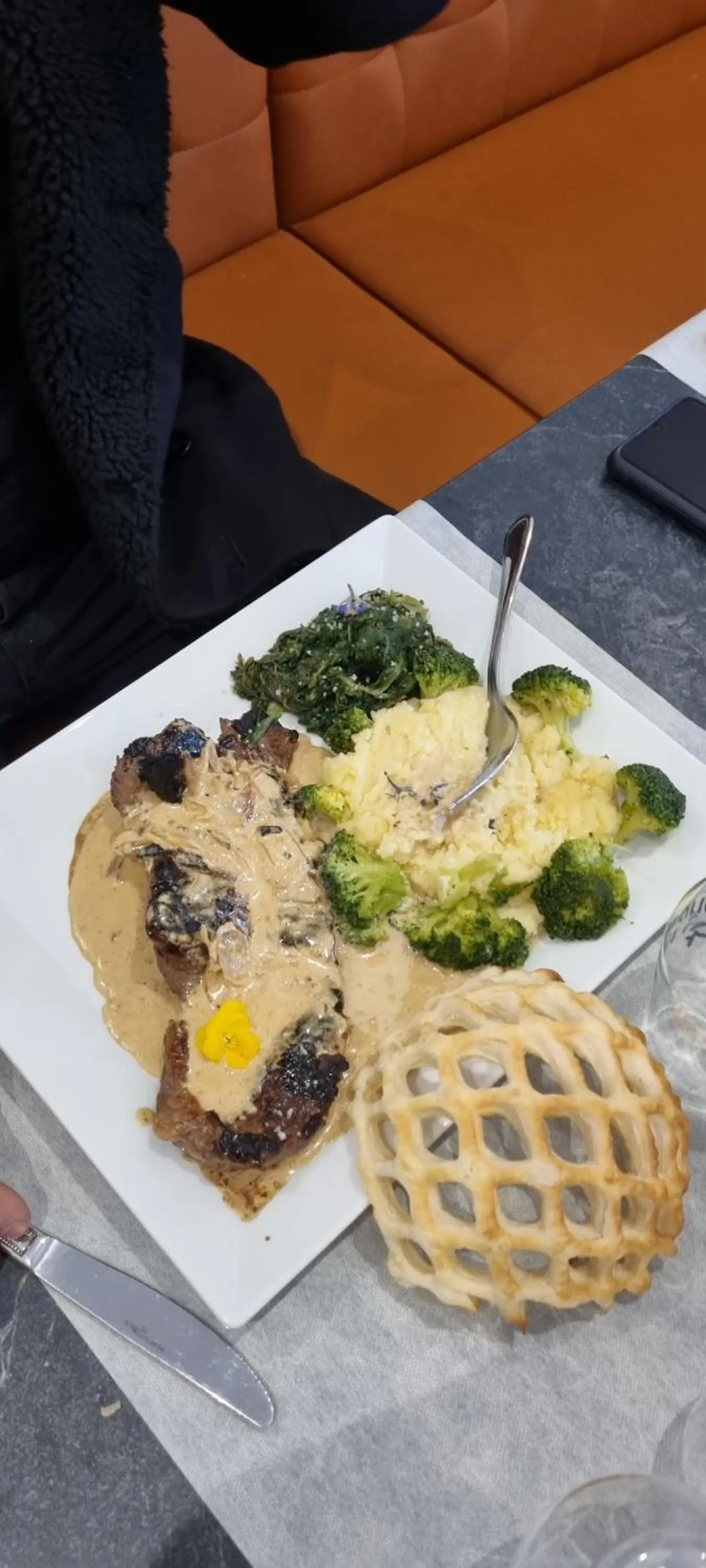 Lunch in Le Clémenceau Hôtel et Appart 'hôtel "Gare Sncf" centre ville