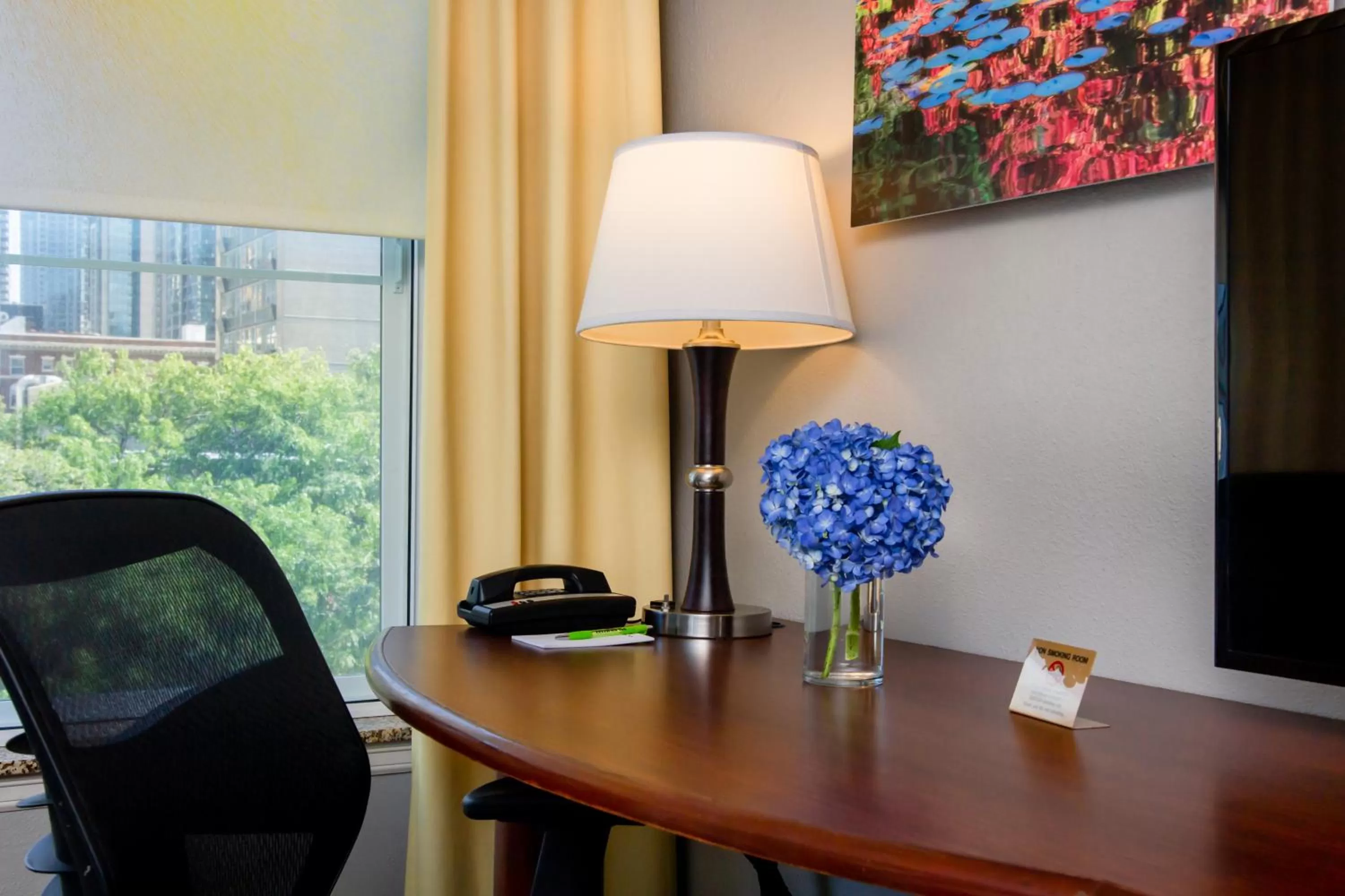 Living room in Belltown Inn