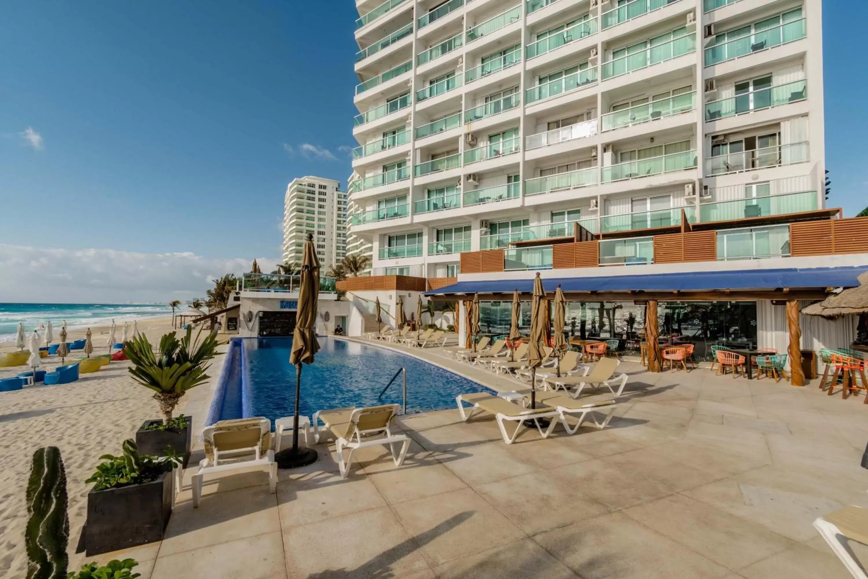 Pool view, Swimming Pool in Ocean Dream Cancun by GuruHotel