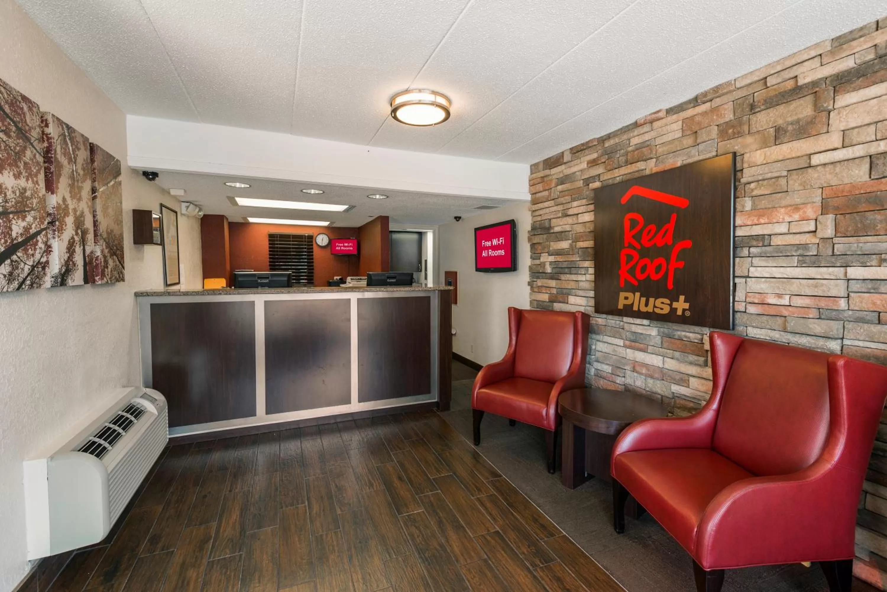 Lobby or reception in Red Roof Inn PLUS+ St. Louis - Forest Park / Hampton Ave.